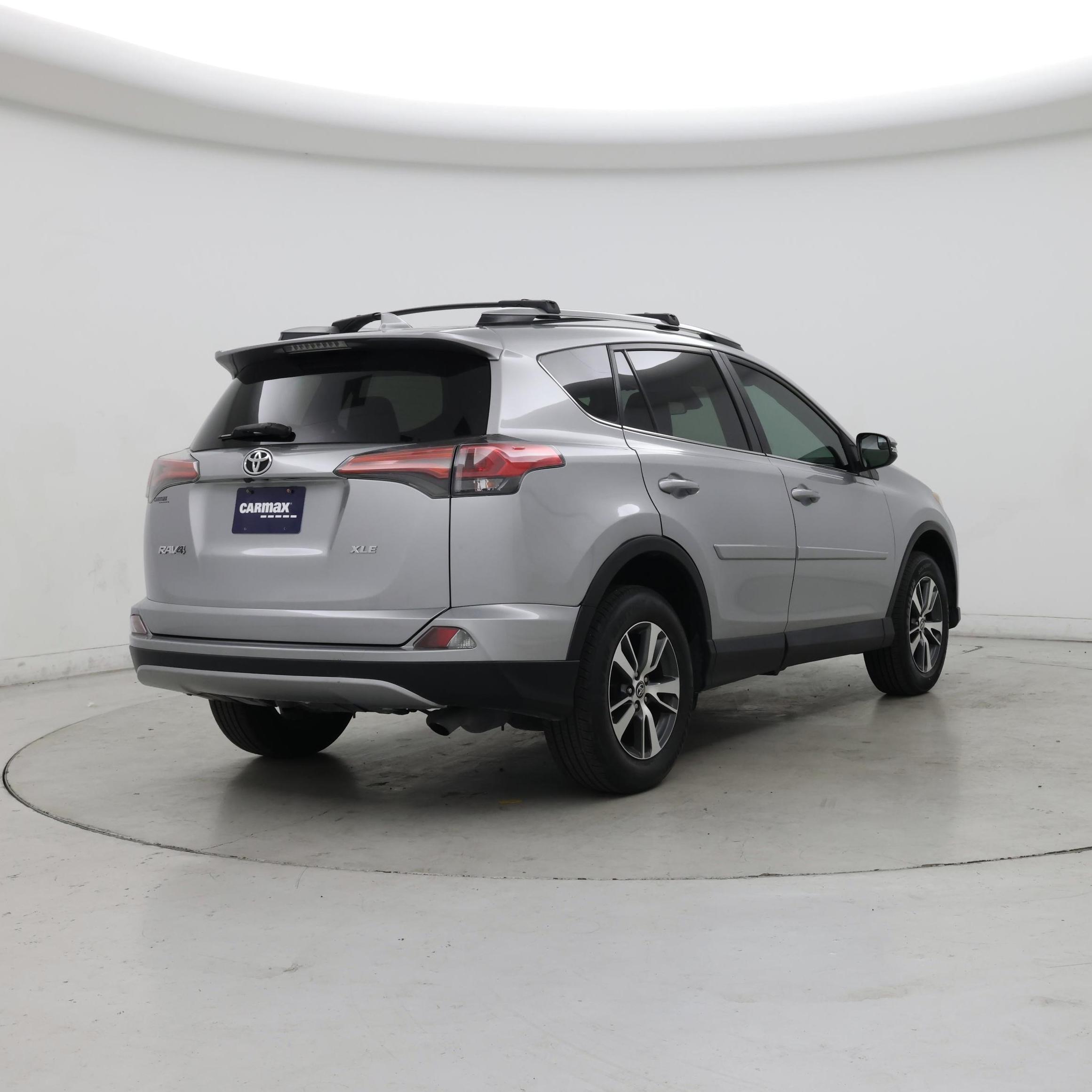 Thumbnail: 2017 Toyota RAV4 - 8