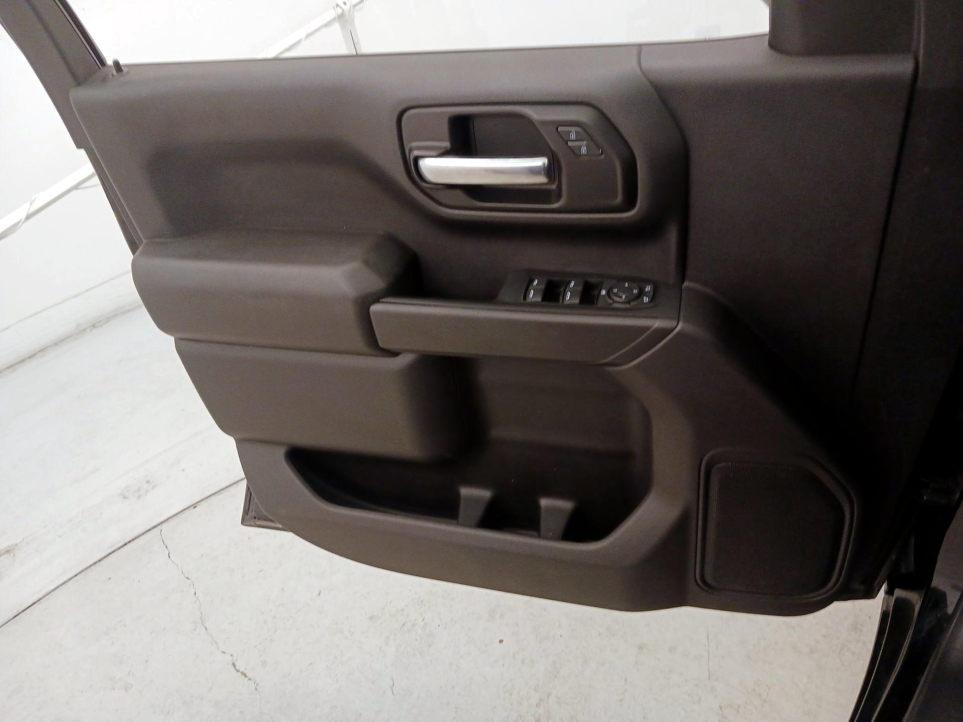 Thumbnail: 2021 Chevrolet Silverado 1500 - 12