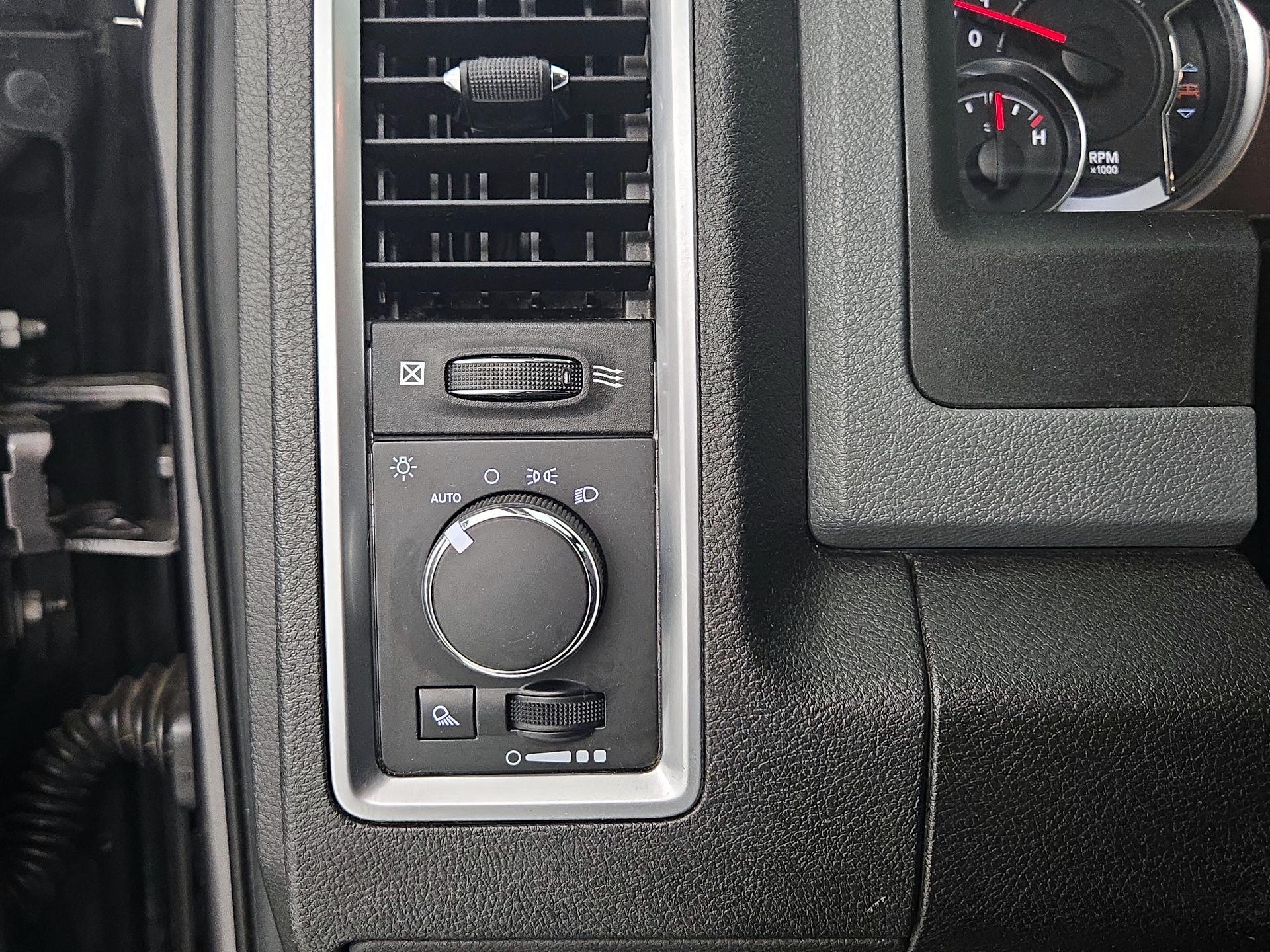Thumbnail: 2019 RAM 1500 Classic - 13