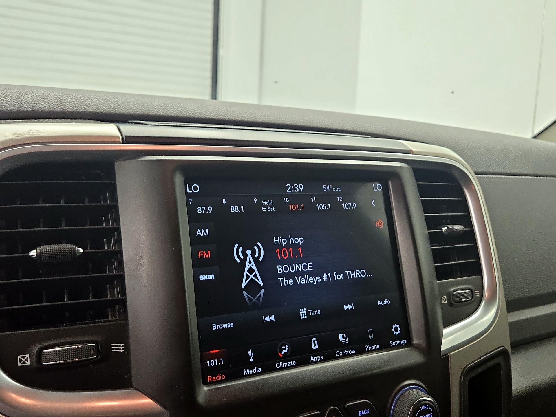 Thumbnail: 2019 RAM 1500 Classic - 15