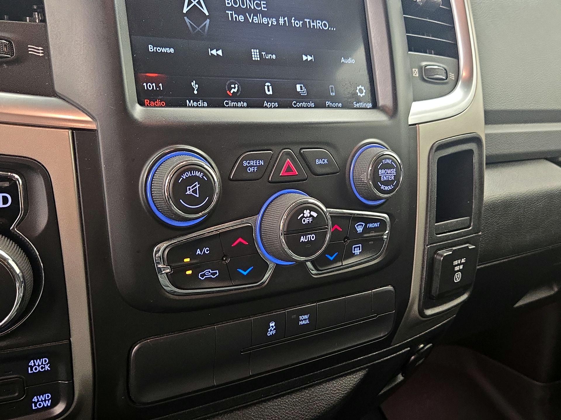 Thumbnail: 2019 RAM 1500 Classic - 16