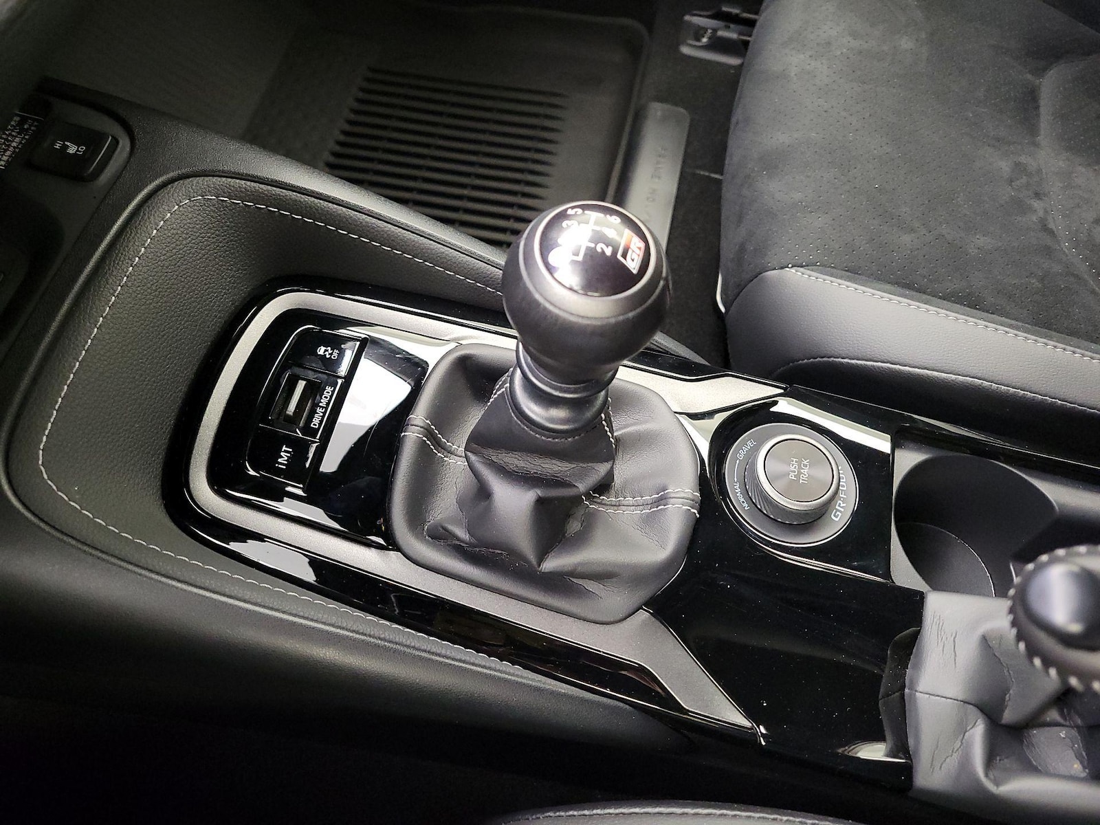 2025 Toyota GR Corolla Premium - Photo 18