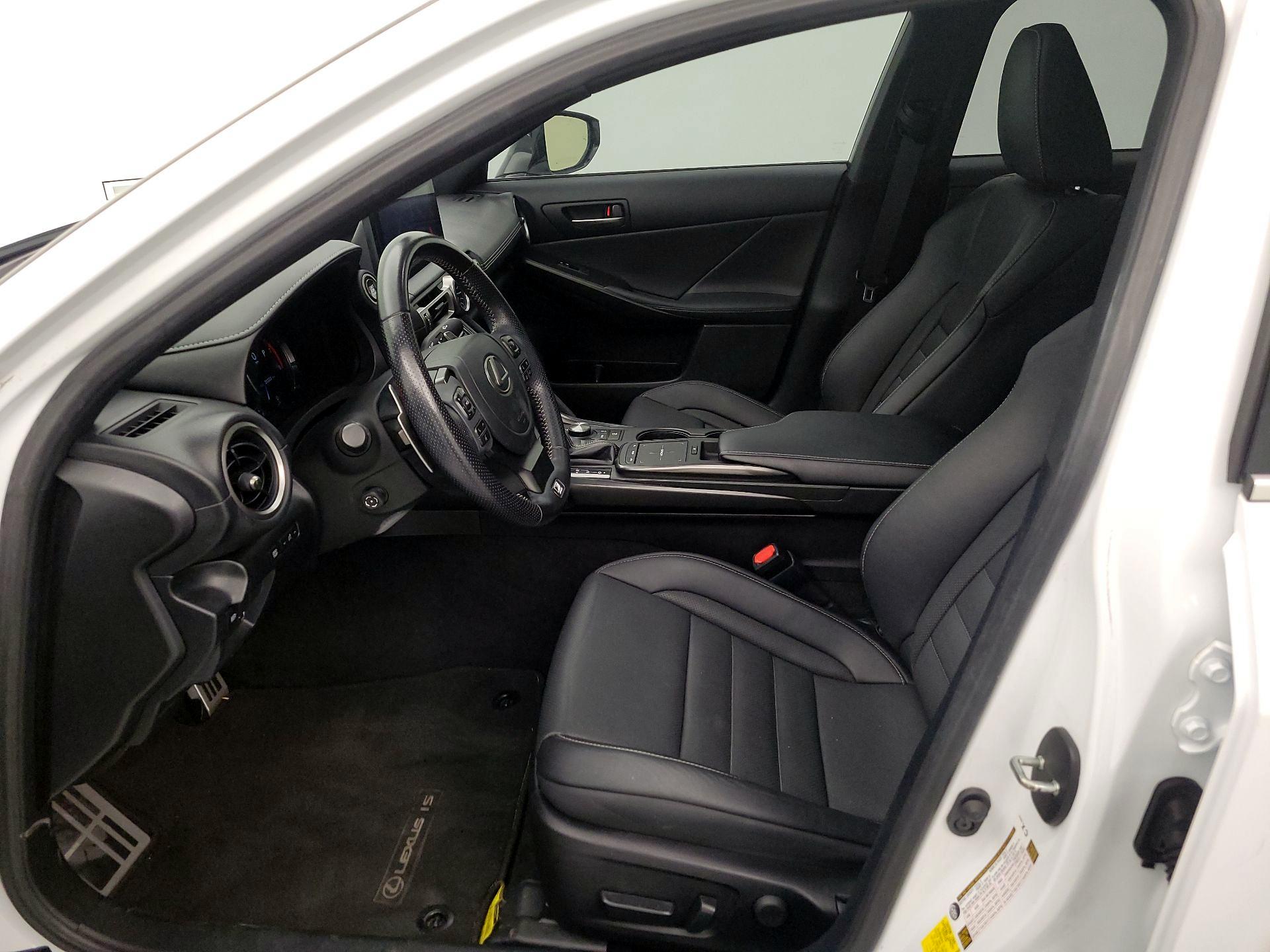 Thumbnail: 2022 Lexus IS - 11