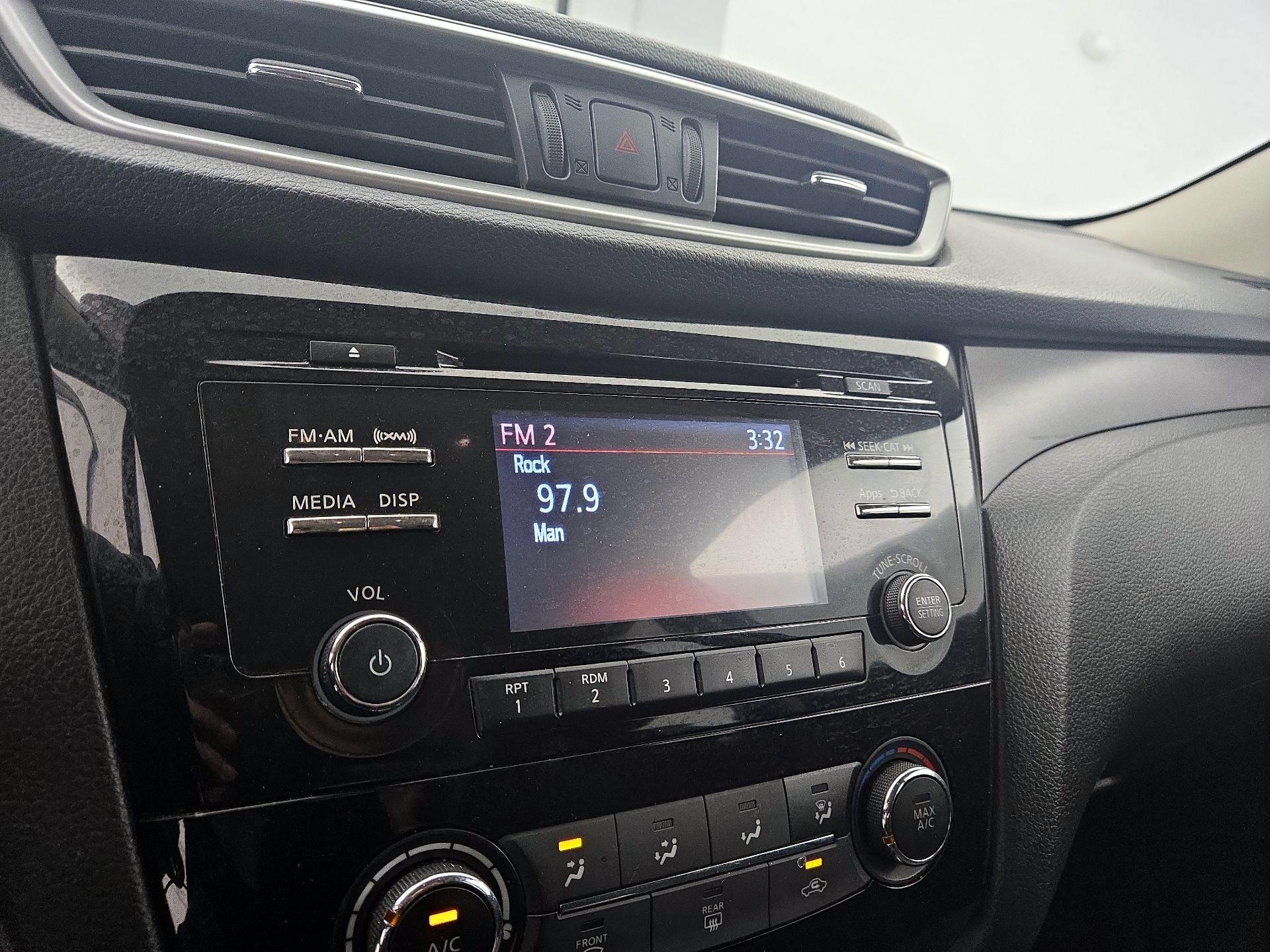 Thumbnail: 2016 Nissan Rogue - 15