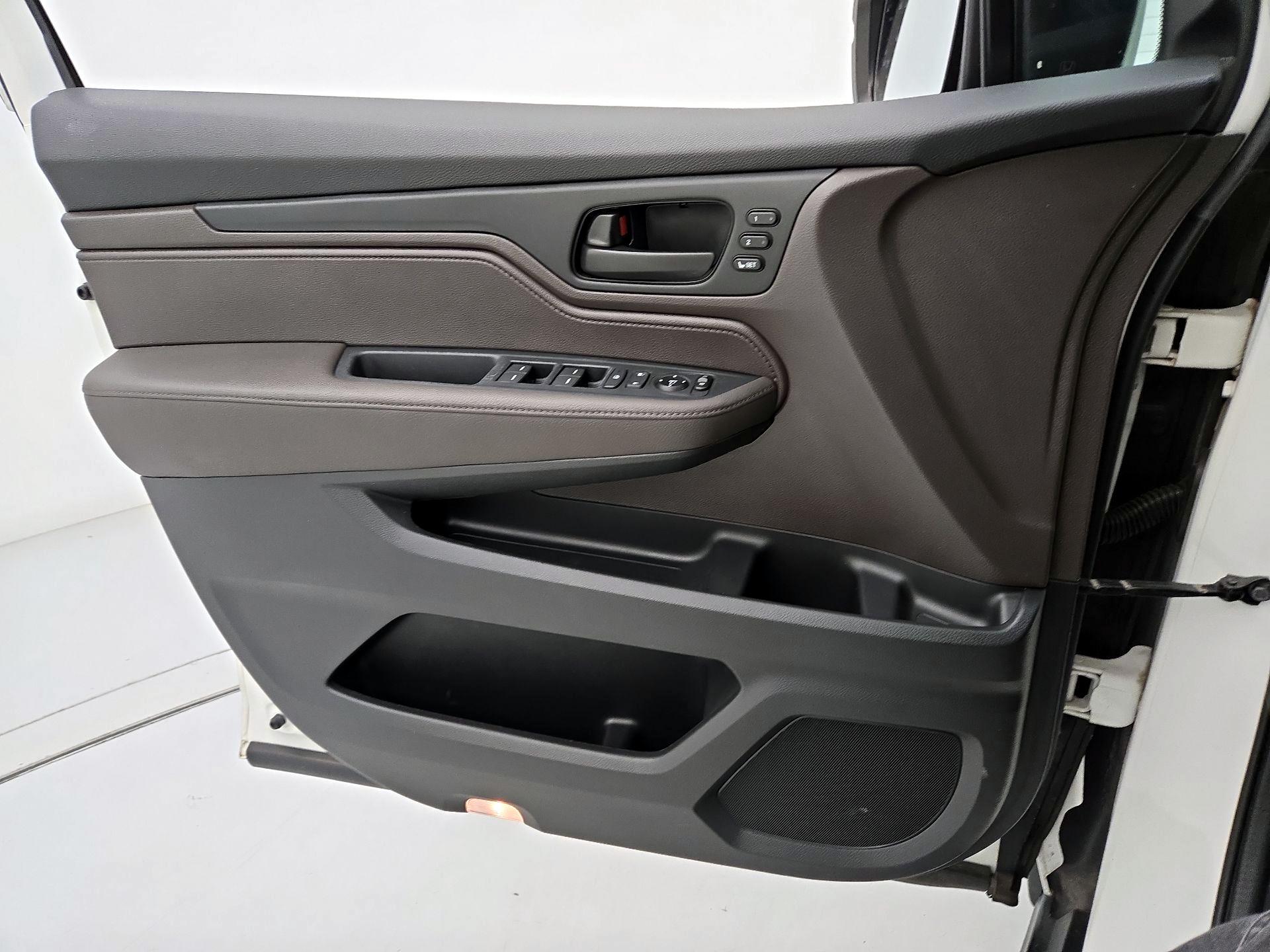Thumbnail: 2018 Honda Odyssey - 12