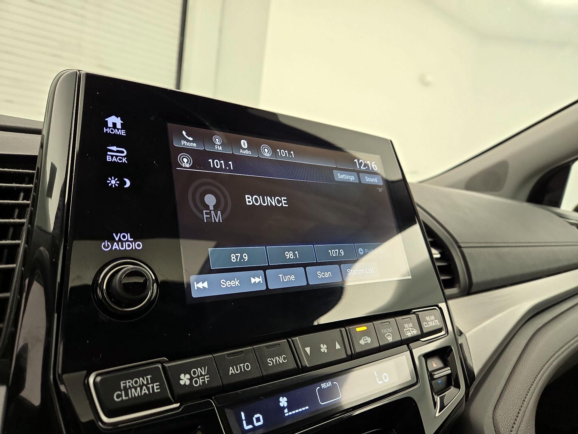 Thumbnail: 2018 Honda Odyssey - 15