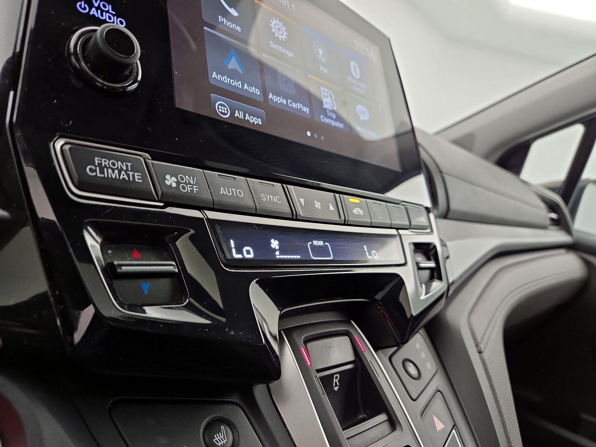 Thumbnail: 2018 Honda Odyssey - 16