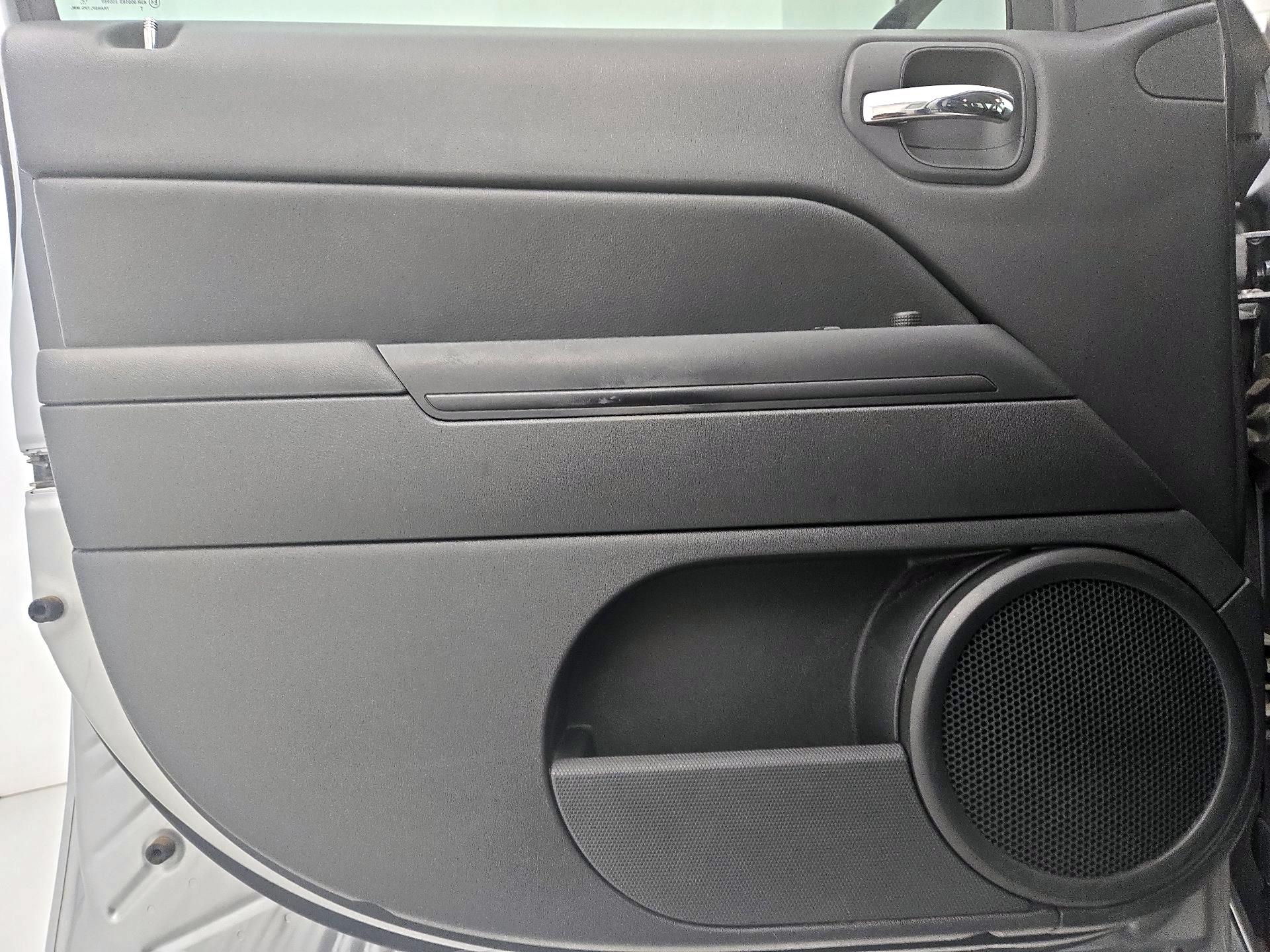 Thumbnail: 2014 Jeep Patriot - 10