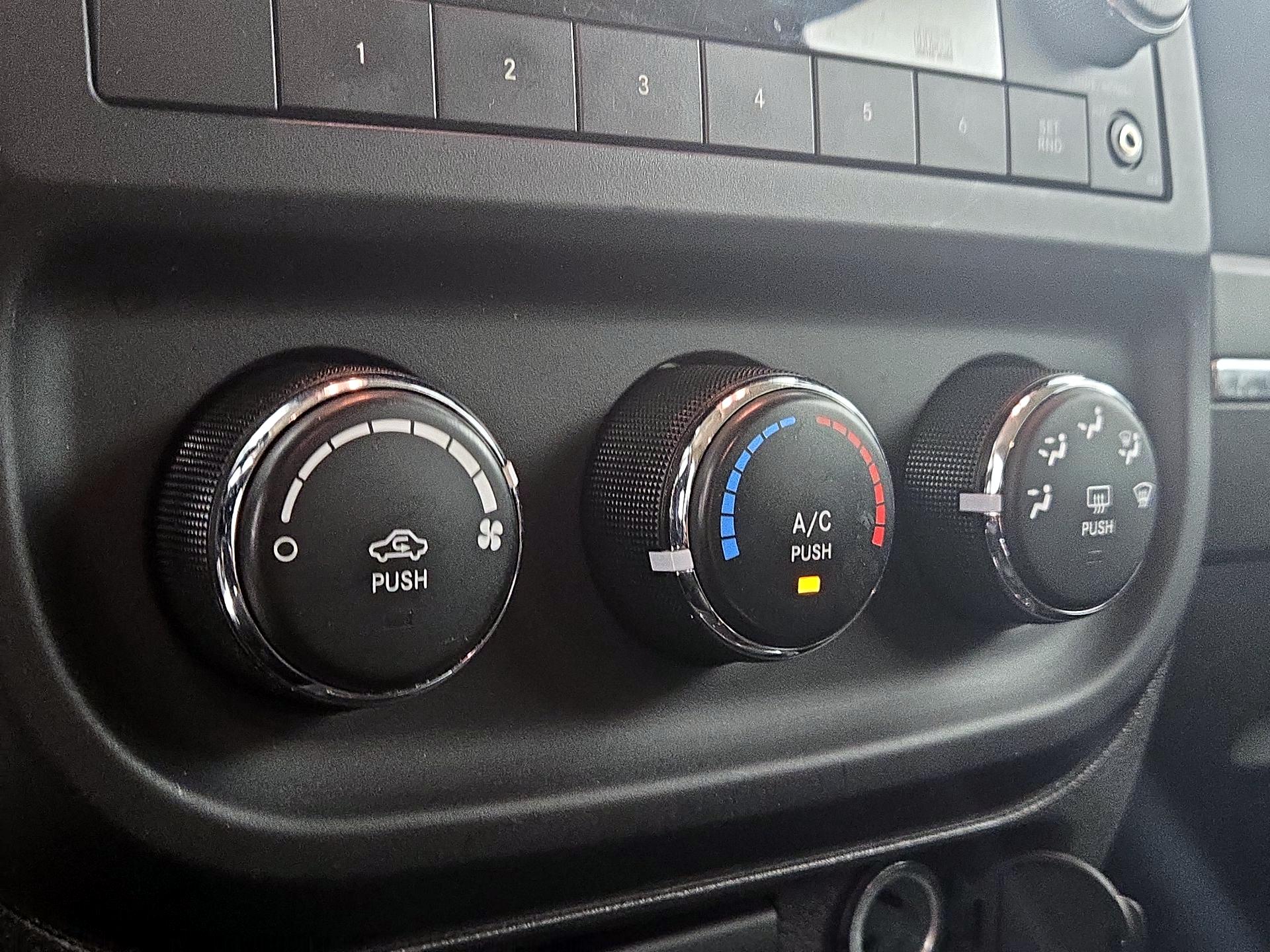 Thumbnail: 2014 Jeep Patriot - 12