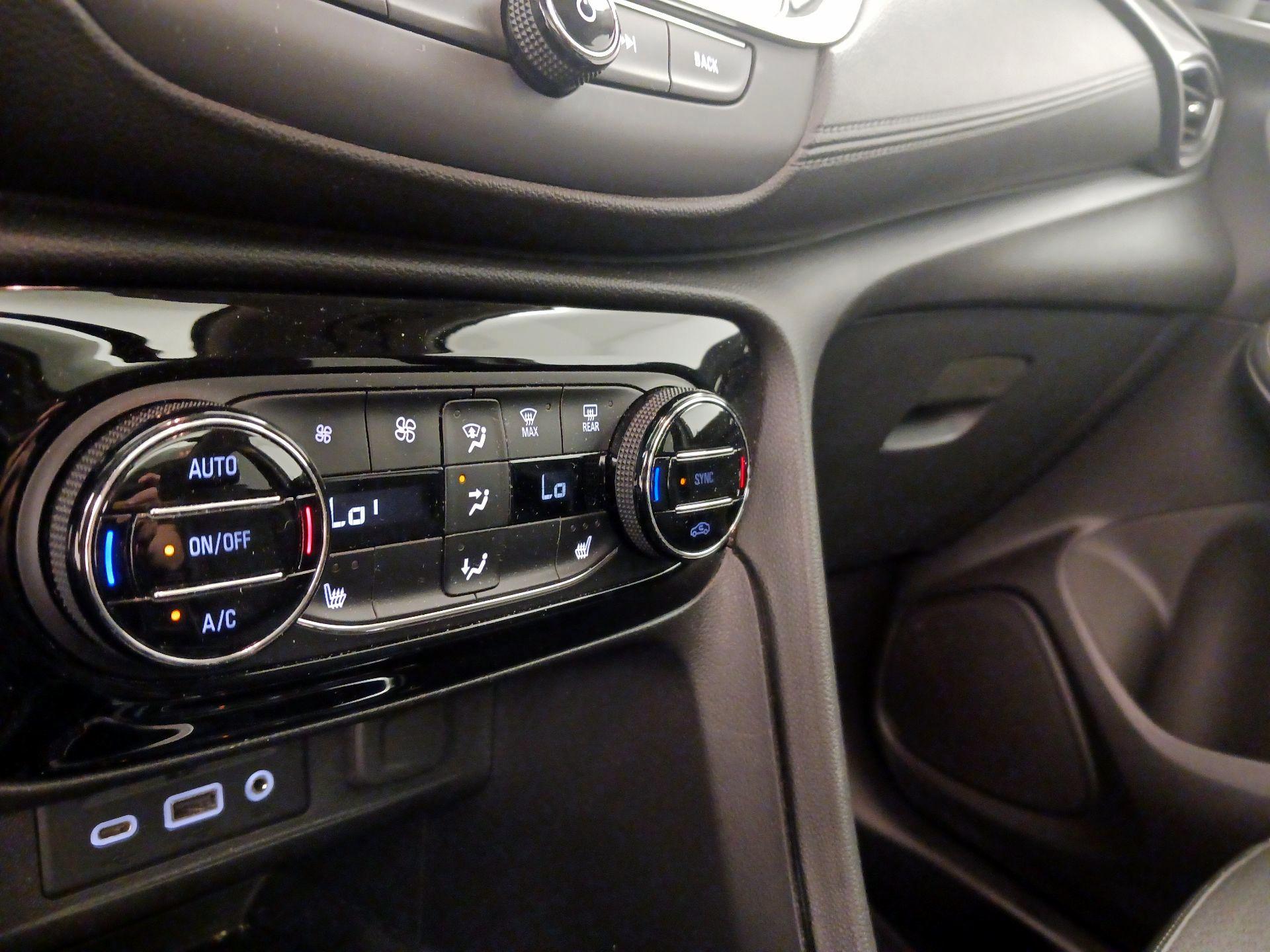 Thumbnail: 2020 Buick Encore GX - 17