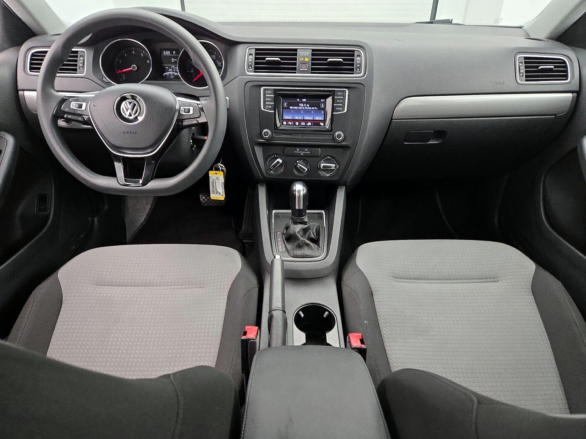 Thumbnail: 2017 Volkswagen Jetta - 9