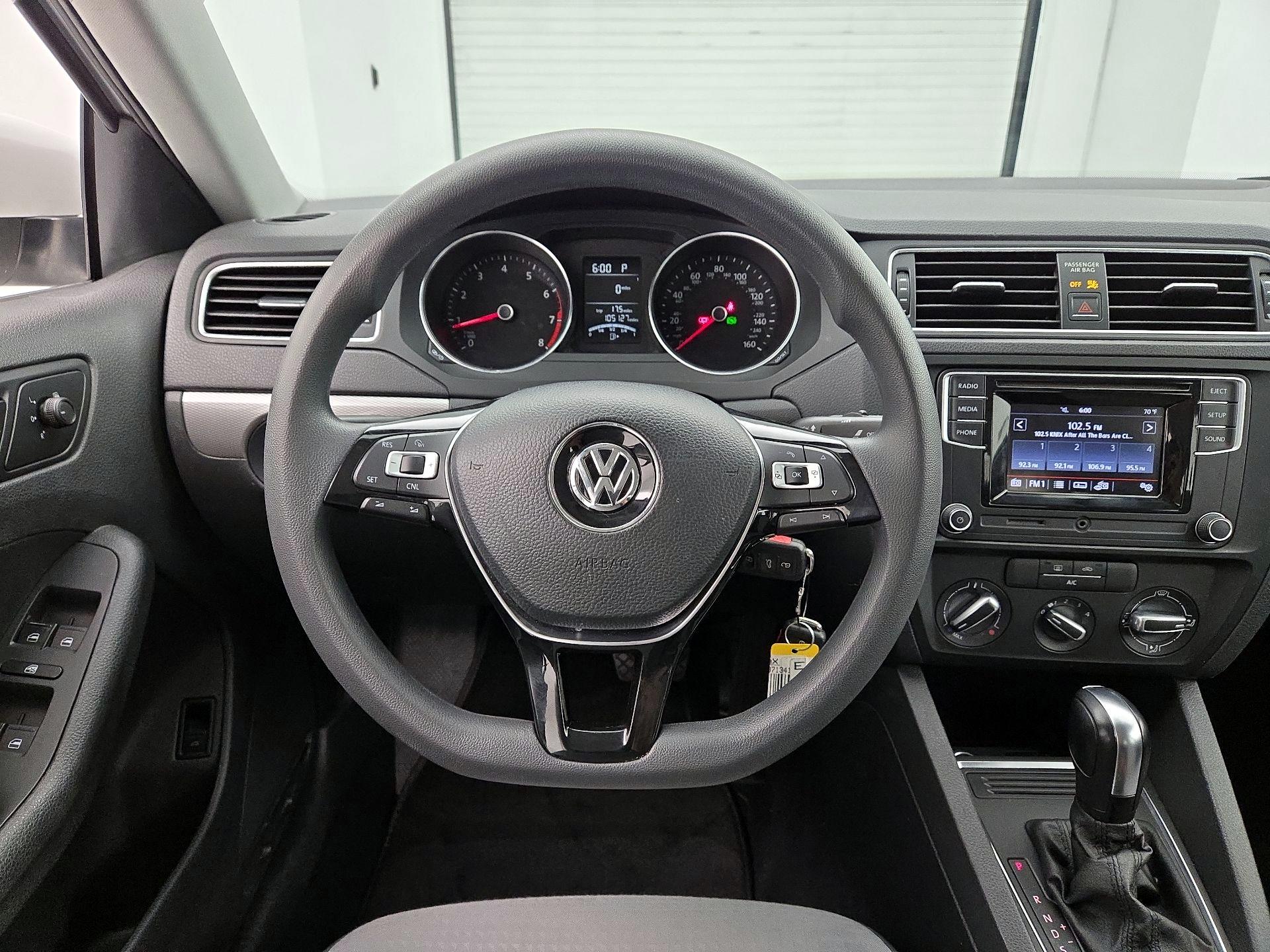 Thumbnail: 2017 Volkswagen Jetta - 10