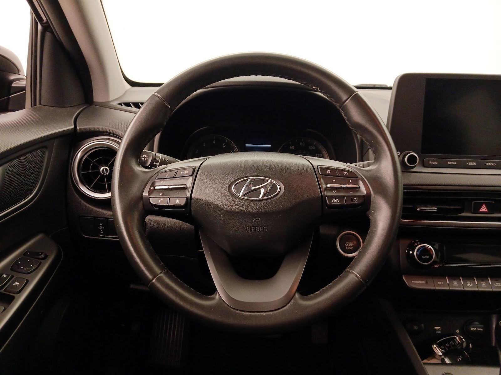 2022 Hyundai Kona SEL - Photo 11