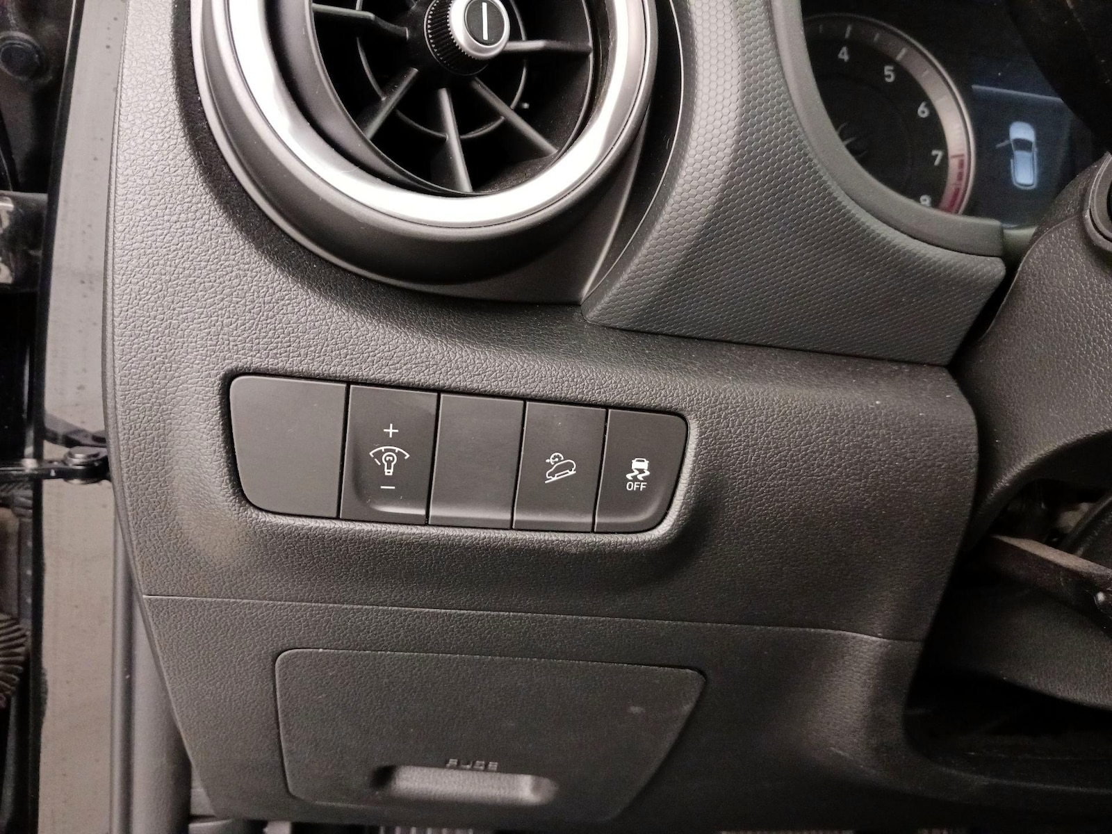 2022 Hyundai Kona SEL - Photo 14