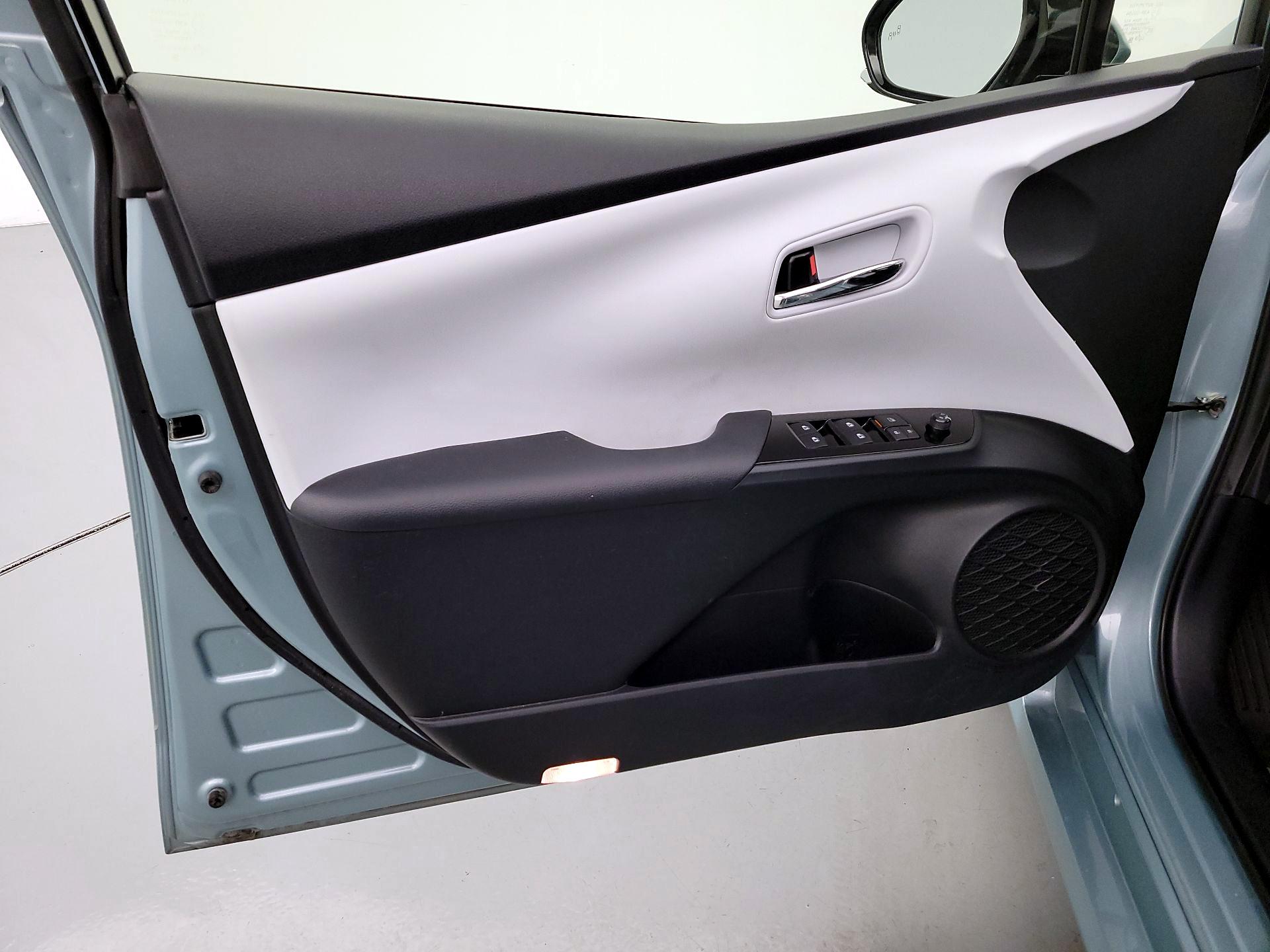 Thumbnail: 2018 Toyota Prius - 12