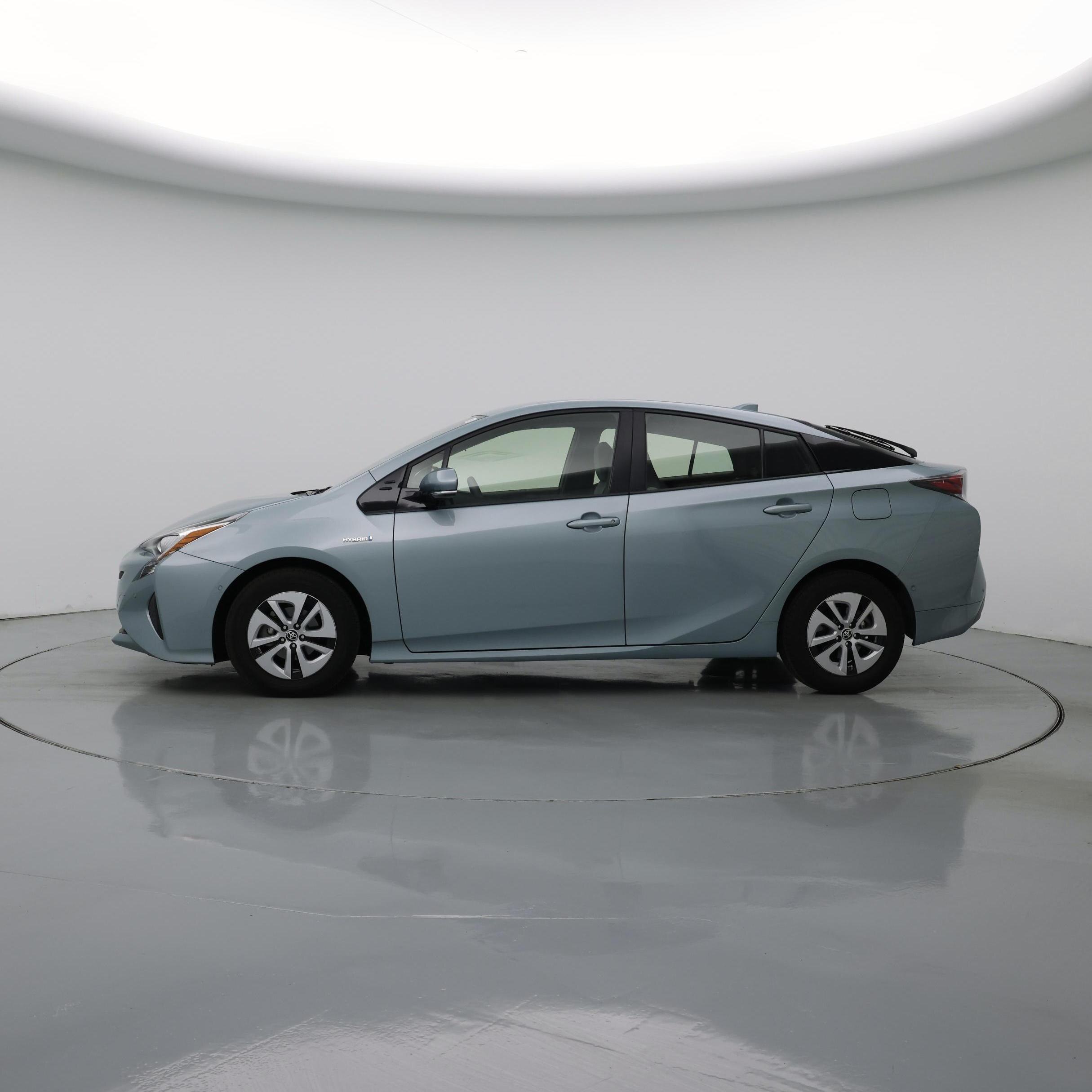 Thumbnail: 2018 Toyota Prius - 3