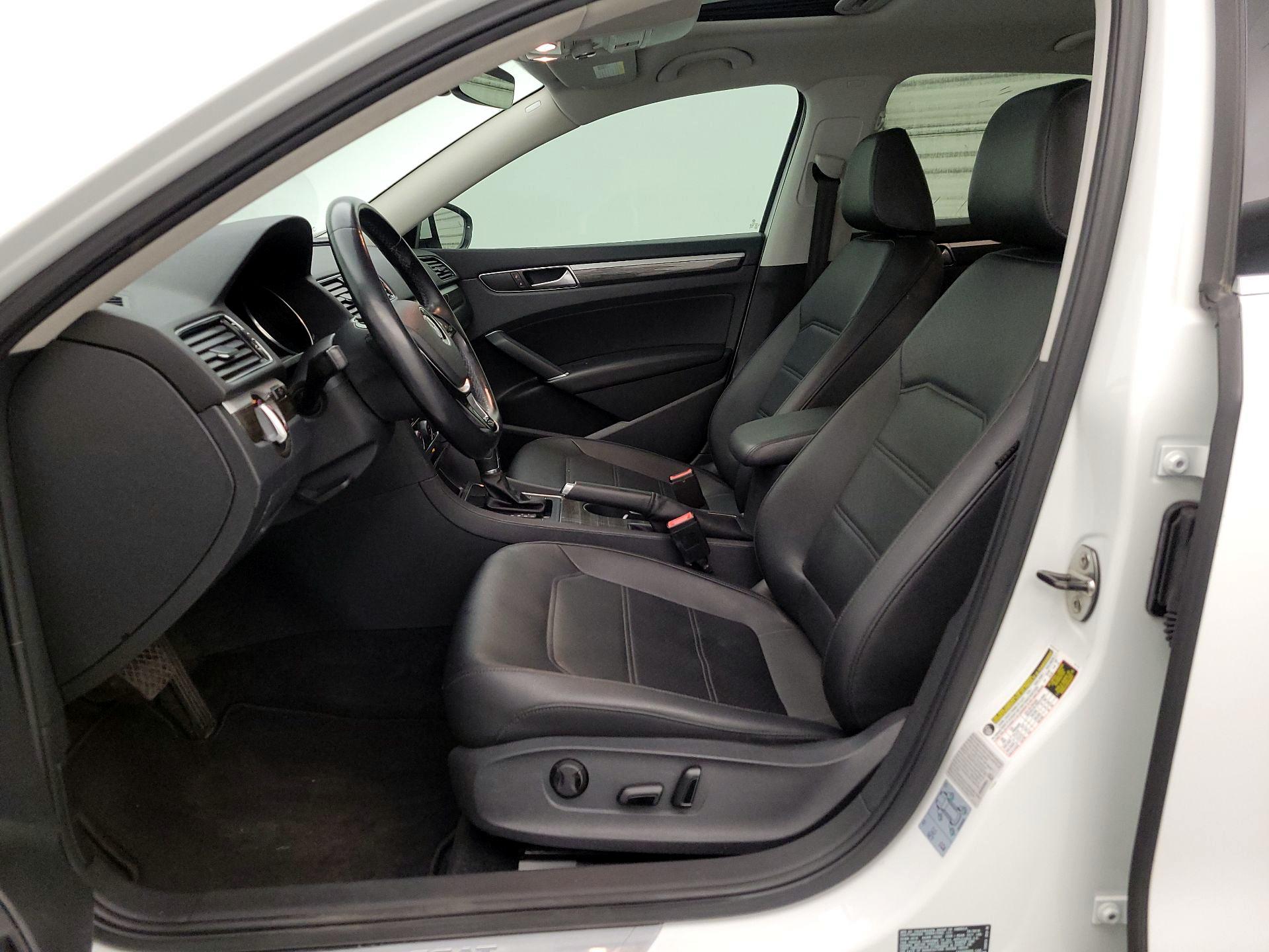 Thumbnail: 2016 Volkswagen Passat - 11