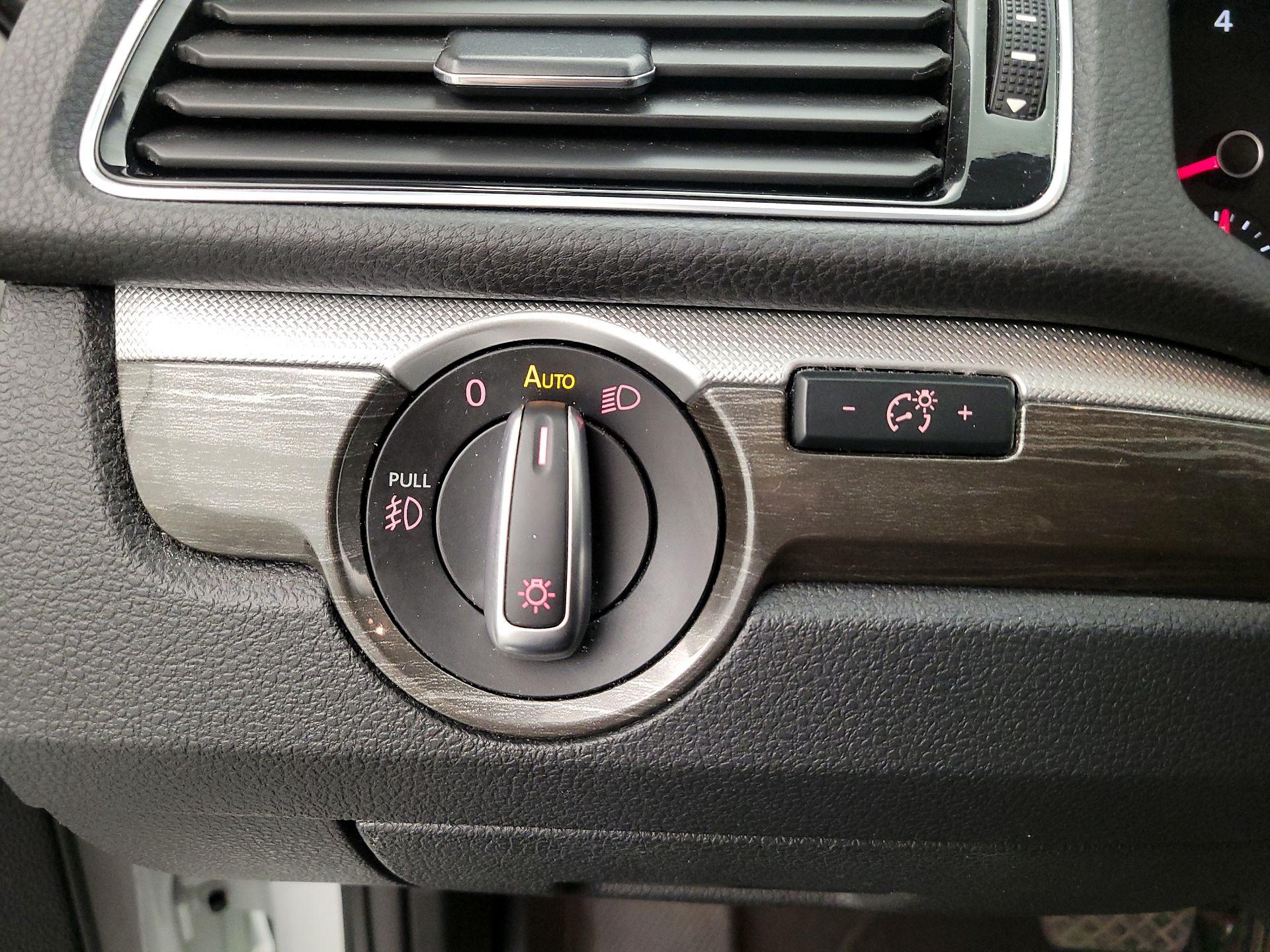 Thumbnail: 2016 Volkswagen Passat - 13