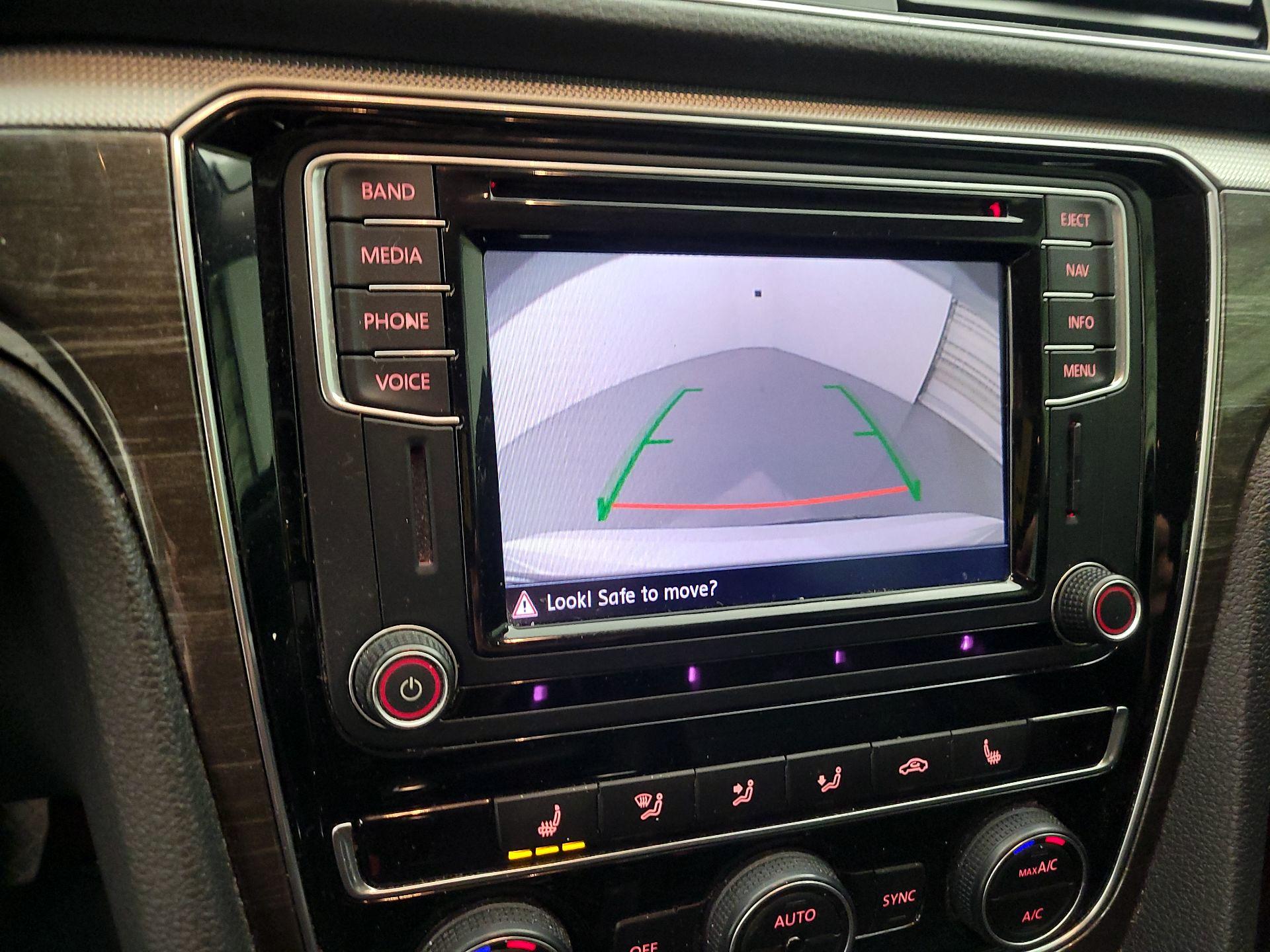 Thumbnail: 2016 Volkswagen Passat - 15