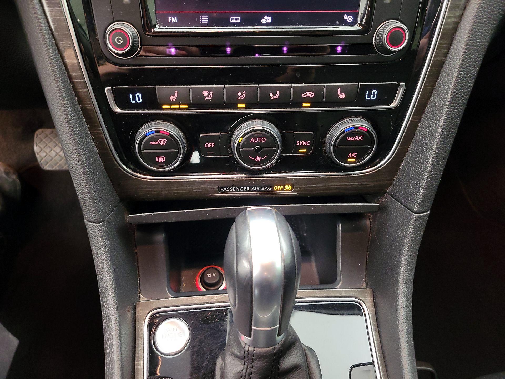 Thumbnail: 2016 Volkswagen Passat - 17