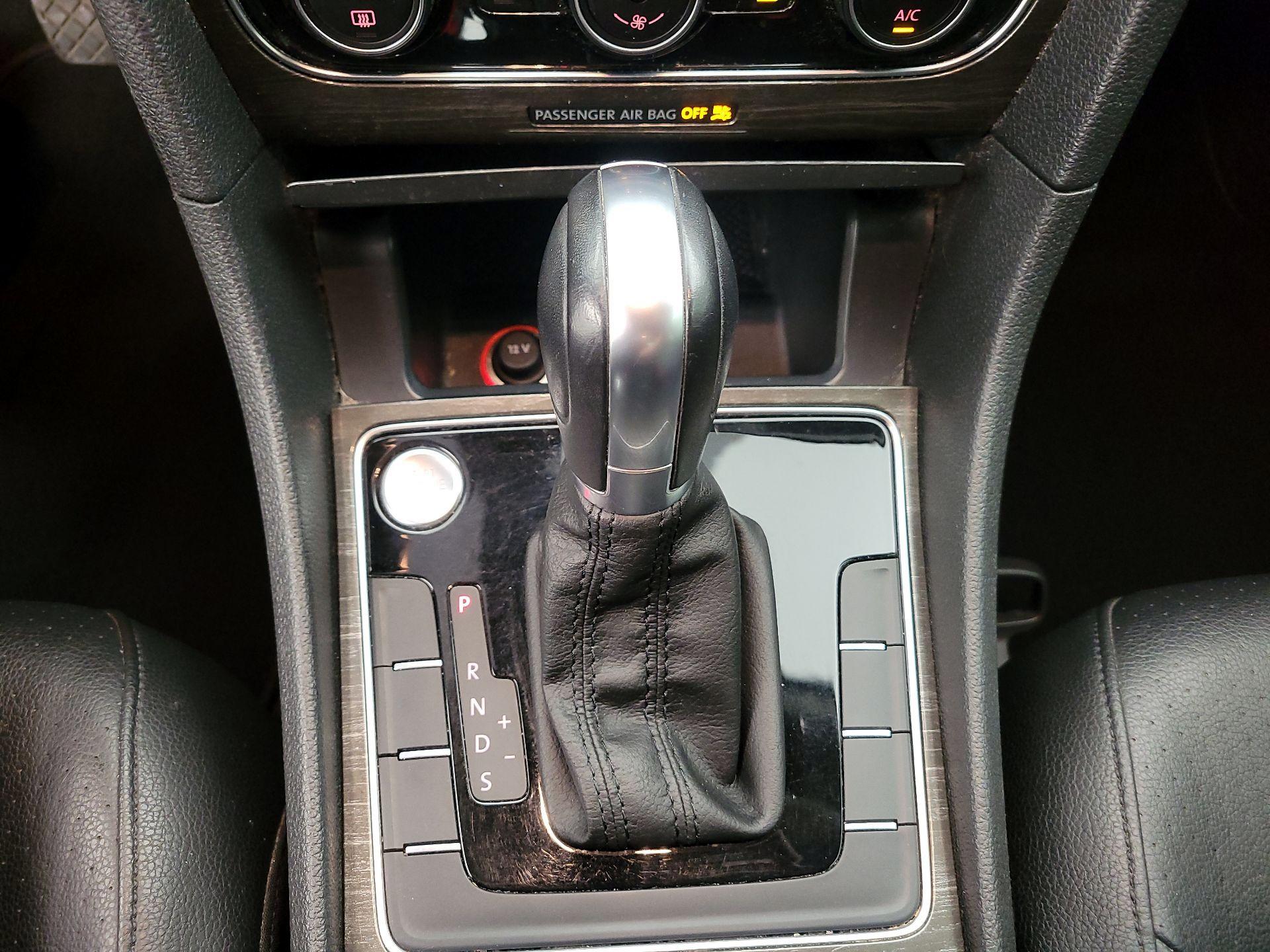 Thumbnail: 2016 Volkswagen Passat - 18