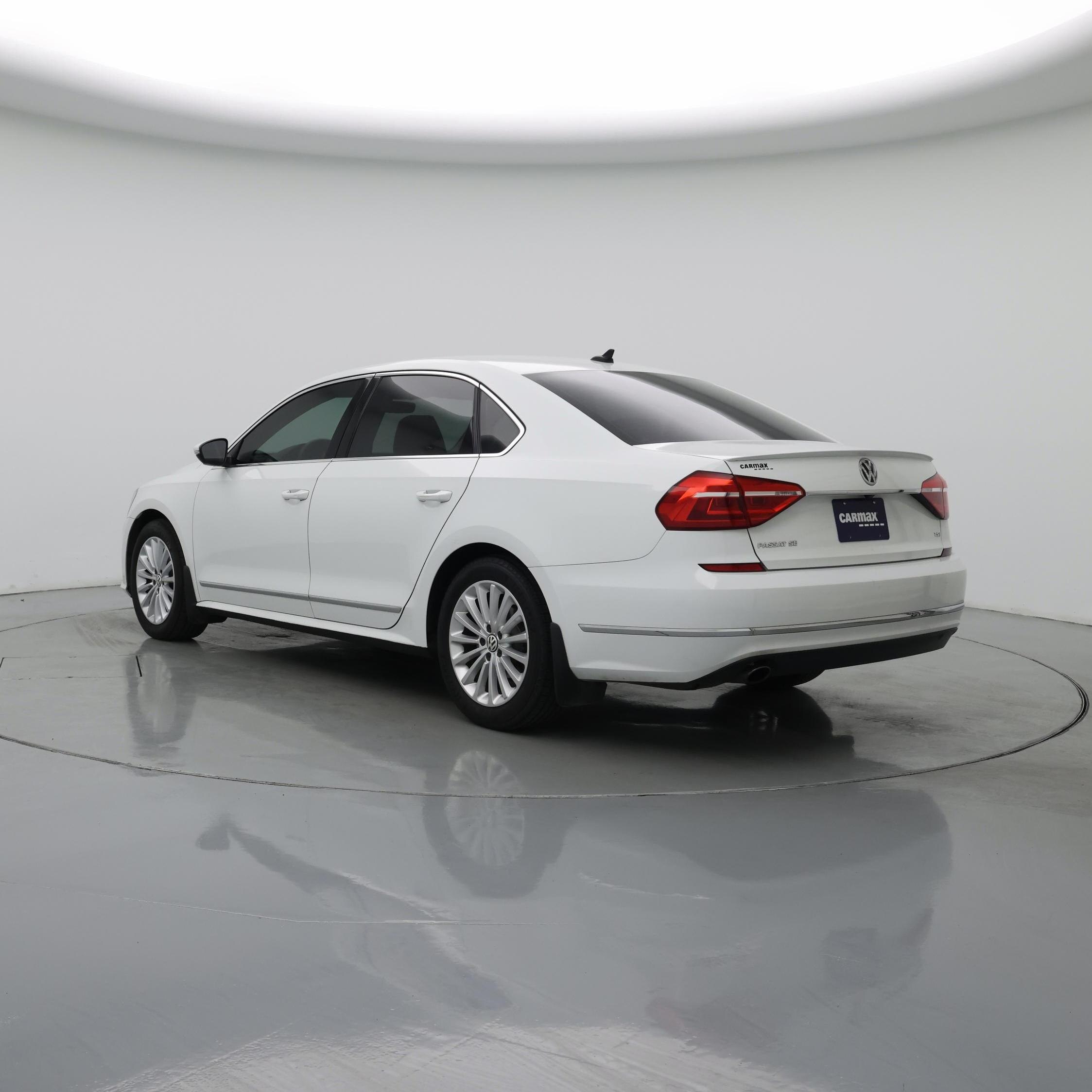 Thumbnail: 2016 Volkswagen Passat - 2