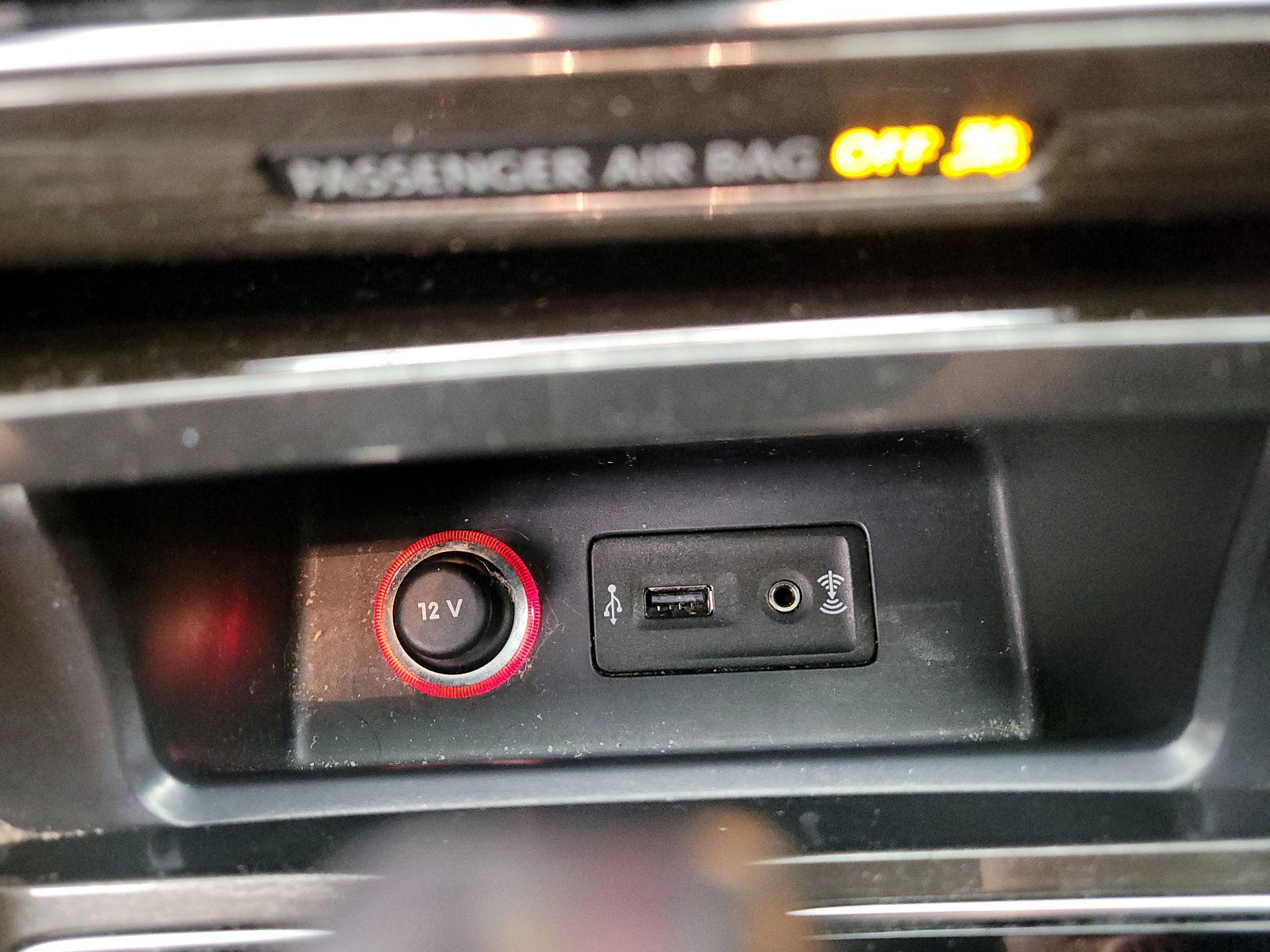 Thumbnail: 2016 Volkswagen Passat - 19