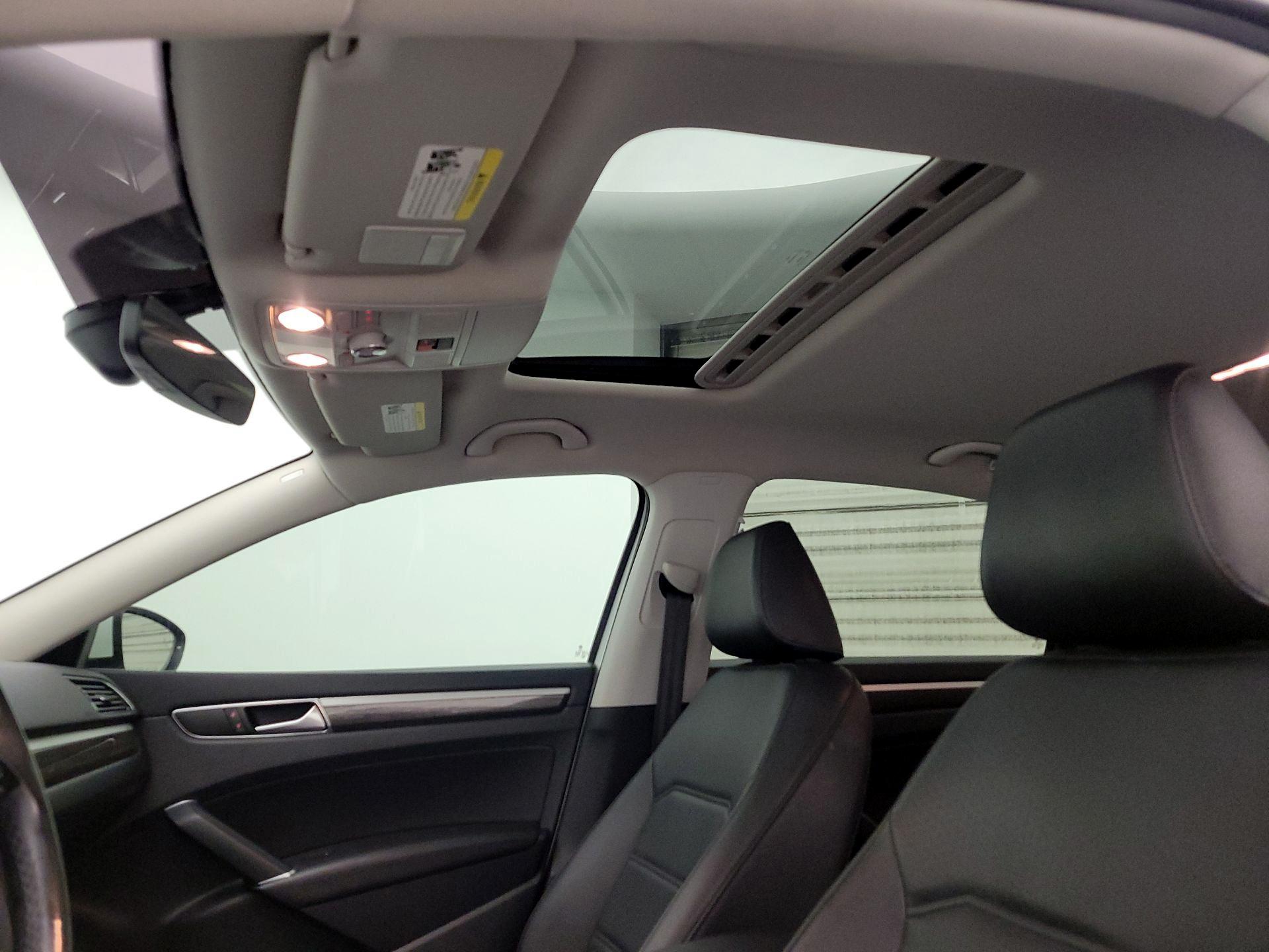 Thumbnail: 2016 Volkswagen Passat - 20