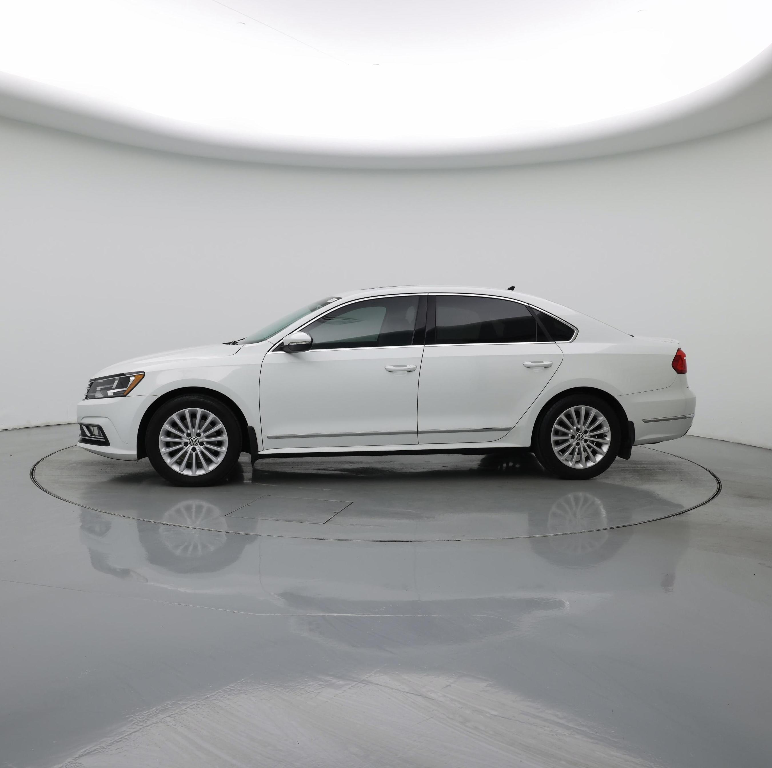 Thumbnail: 2016 Volkswagen Passat - 3