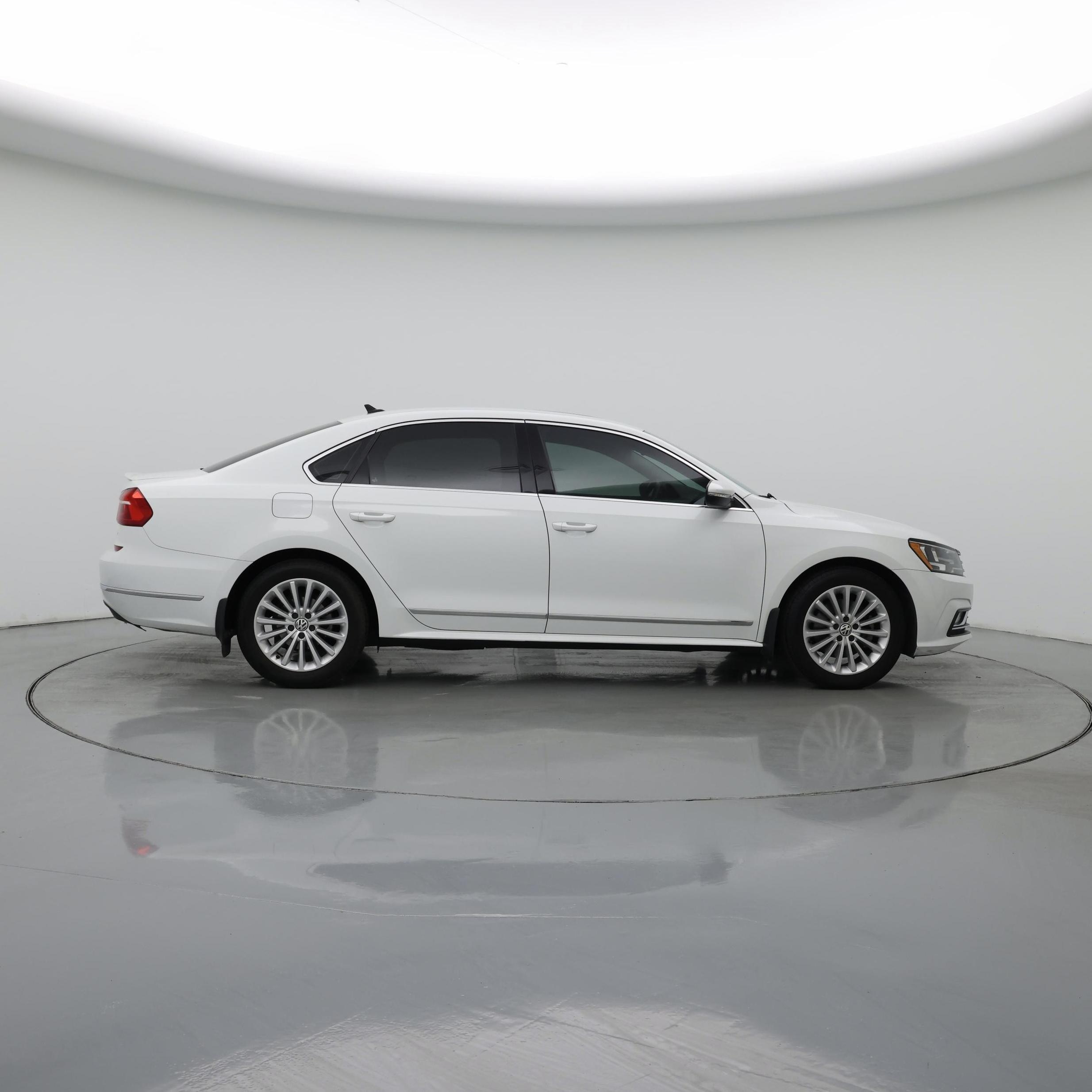 Thumbnail: 2016 Volkswagen Passat - 7