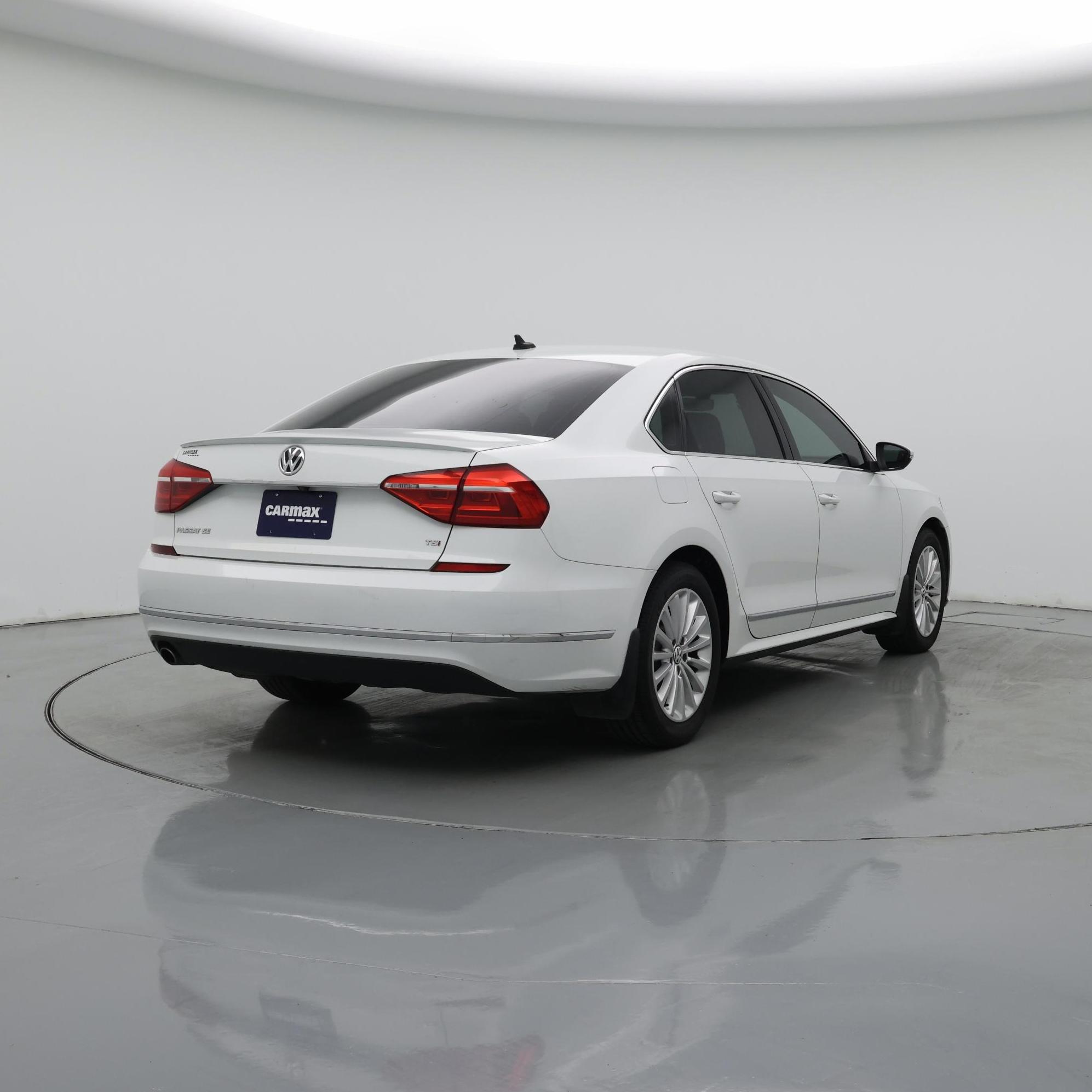 Thumbnail: 2016 Volkswagen Passat - 8