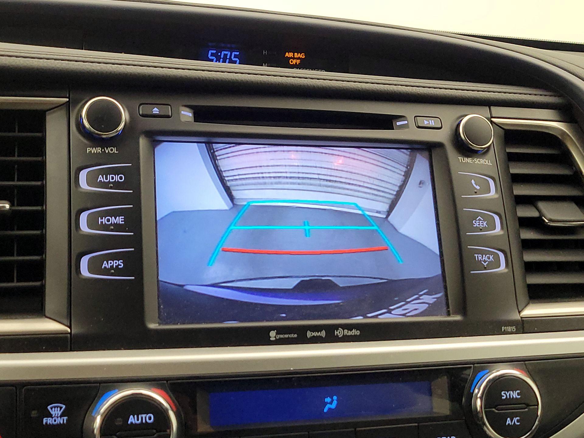 Thumbnail: 2019 Toyota Highlander - 15