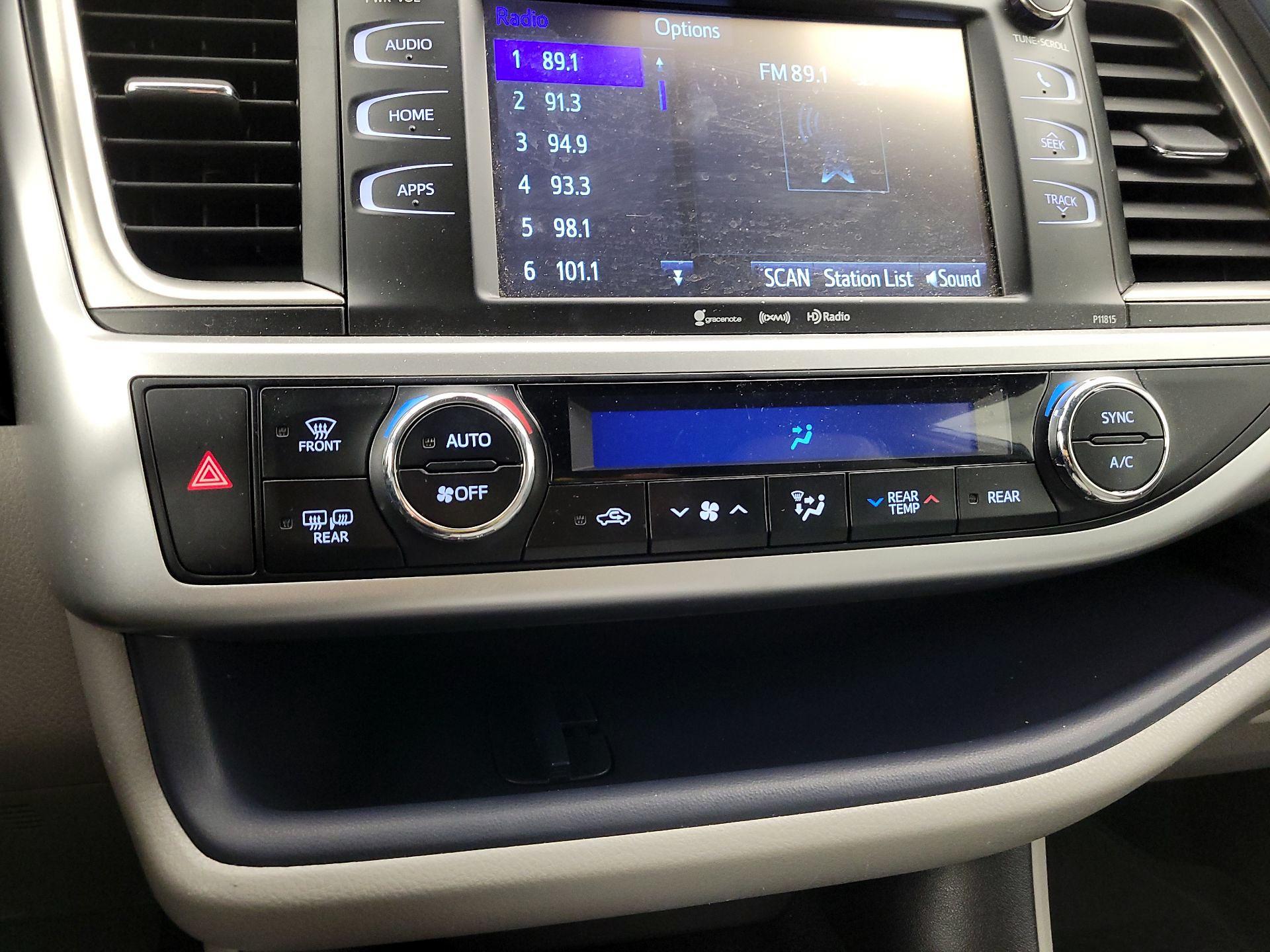Thumbnail: 2019 Toyota Highlander - 17