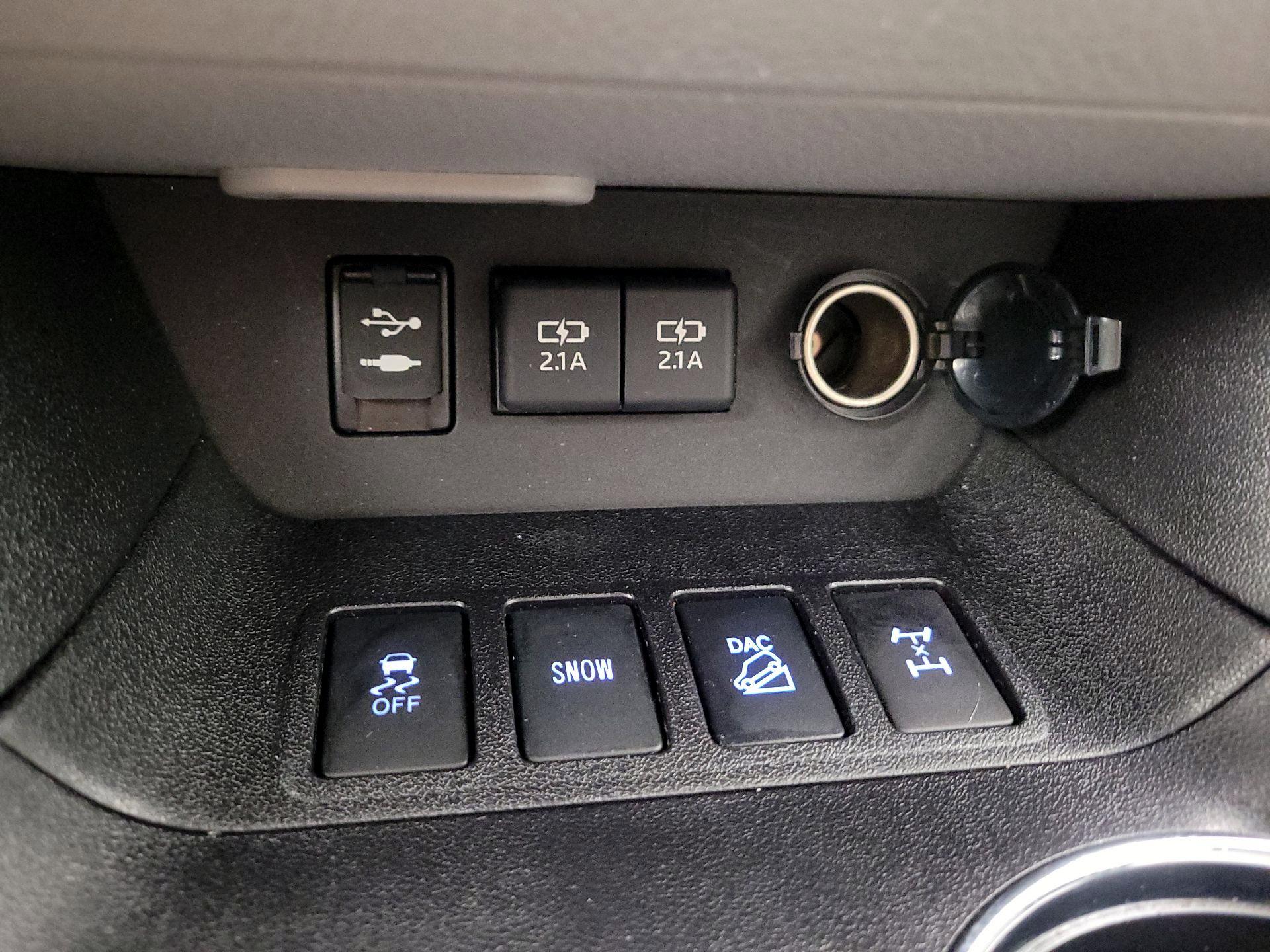Thumbnail: 2019 Toyota Highlander - 19