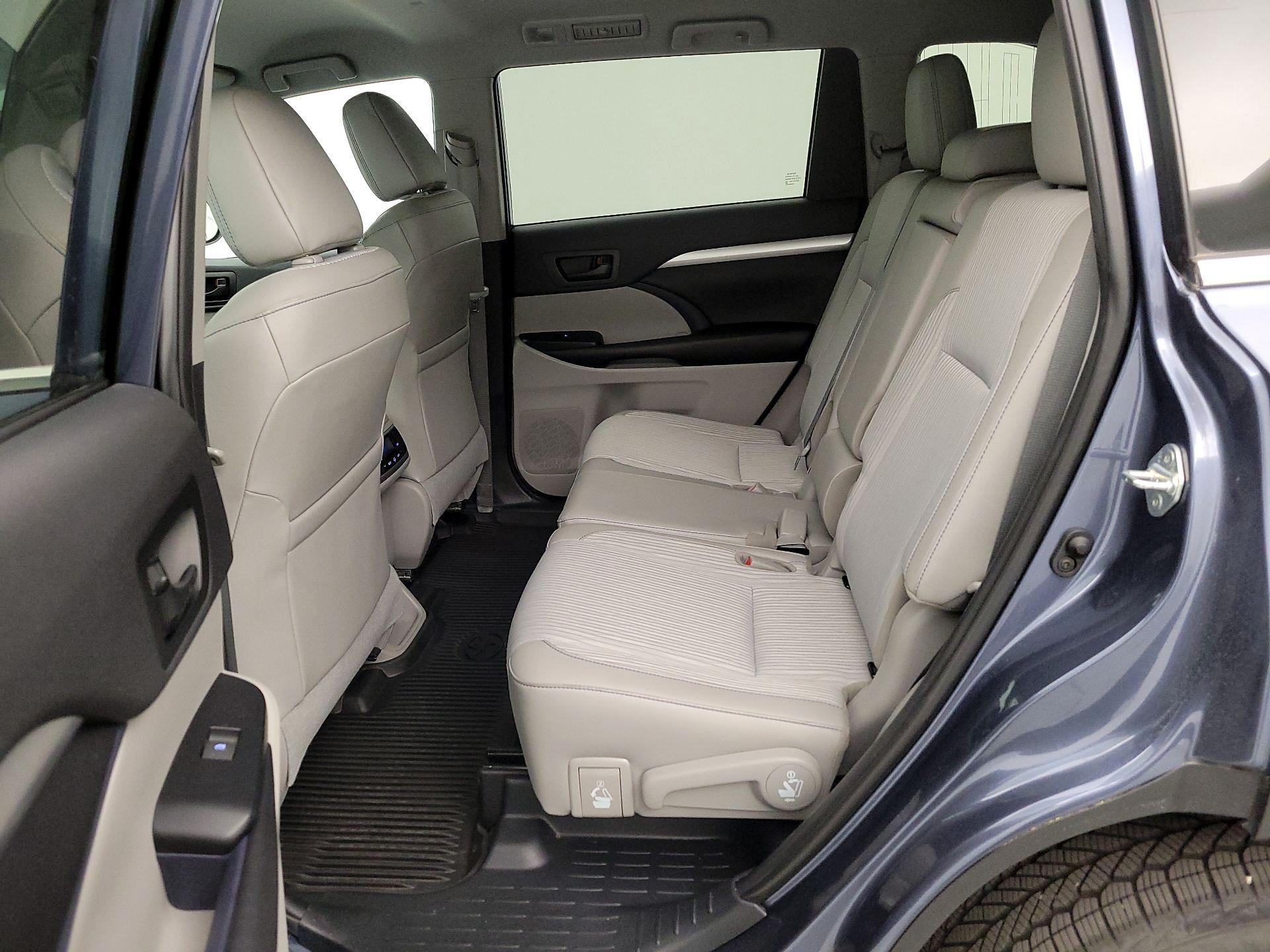 Thumbnail: 2019 Toyota Highlander - 20