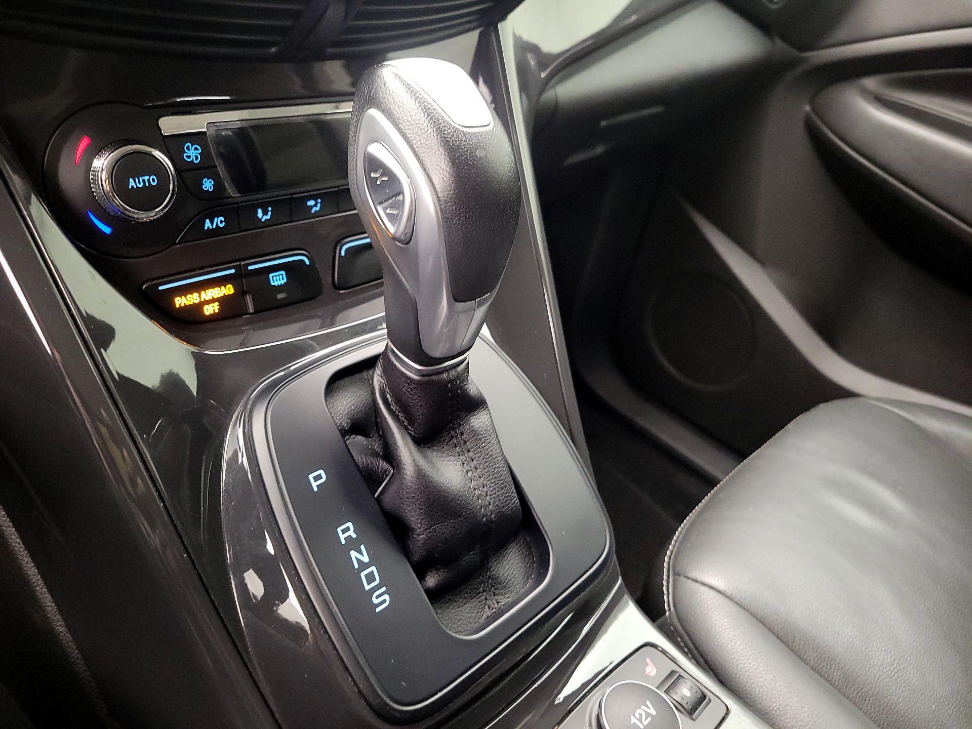 Thumbnail: 2015 Ford Escape - 17