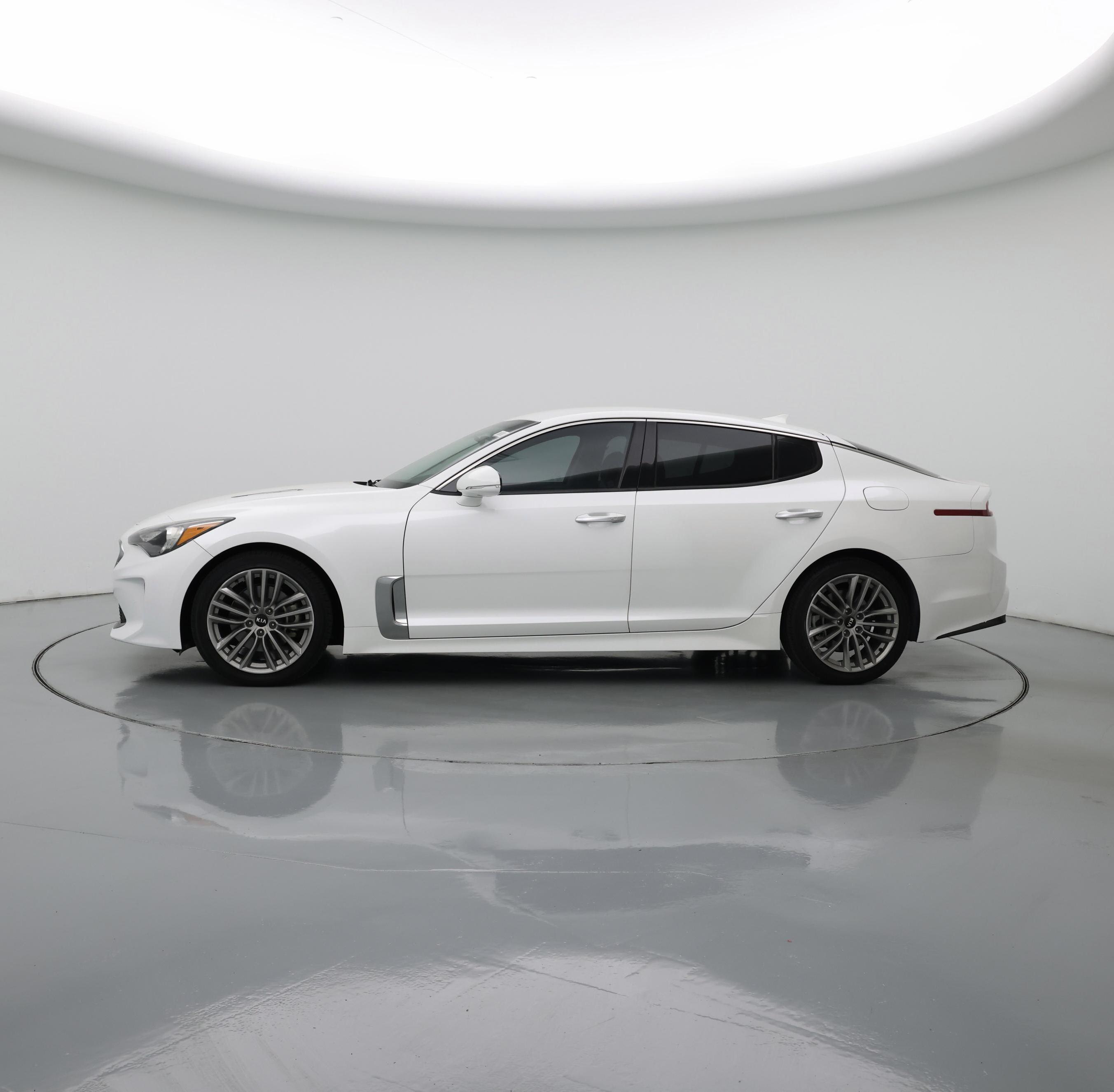 Thumbnail: 2018 Kia Stinger - 3
