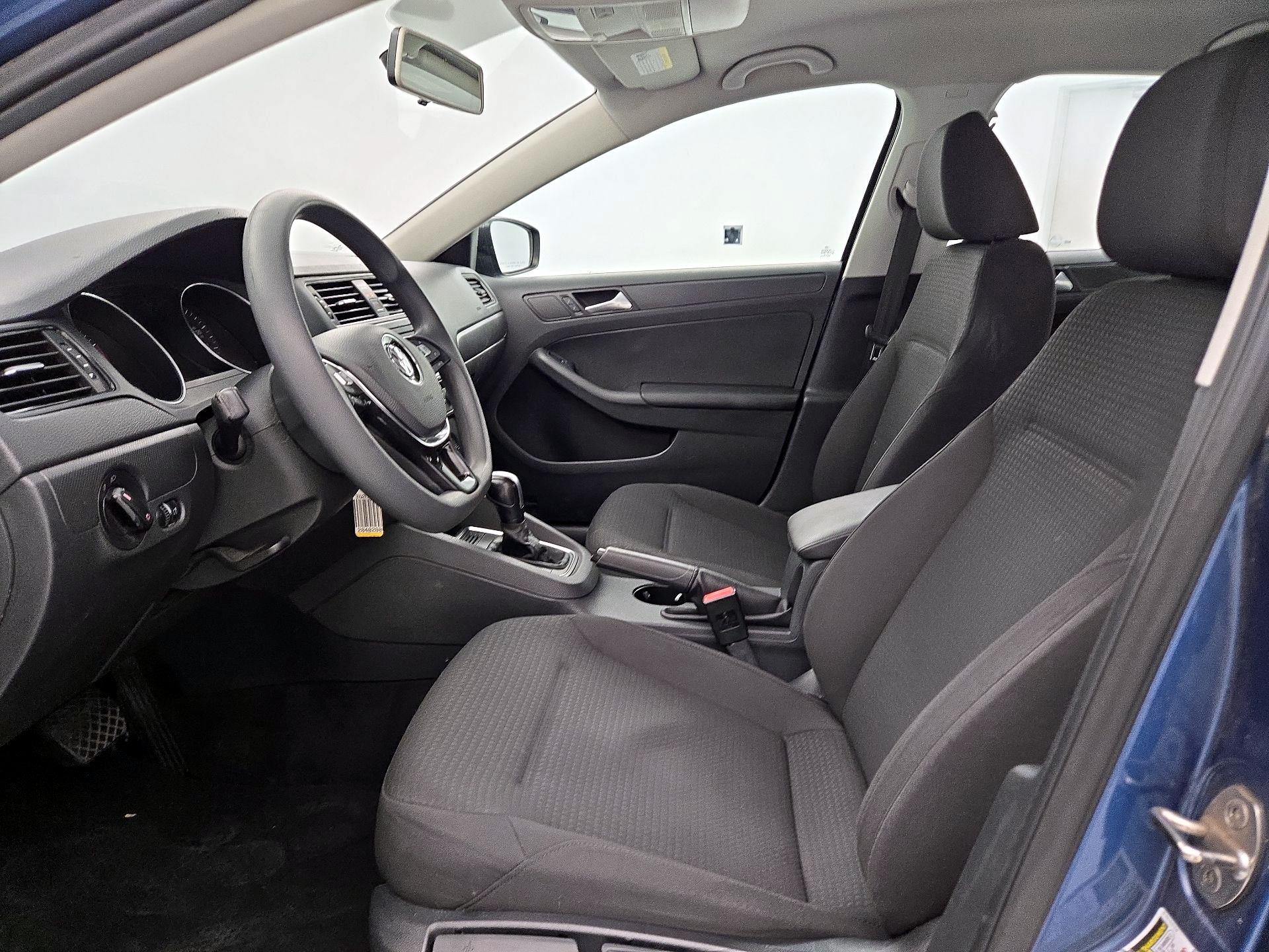 Thumbnail: 2015 Volkswagen Jetta - 9