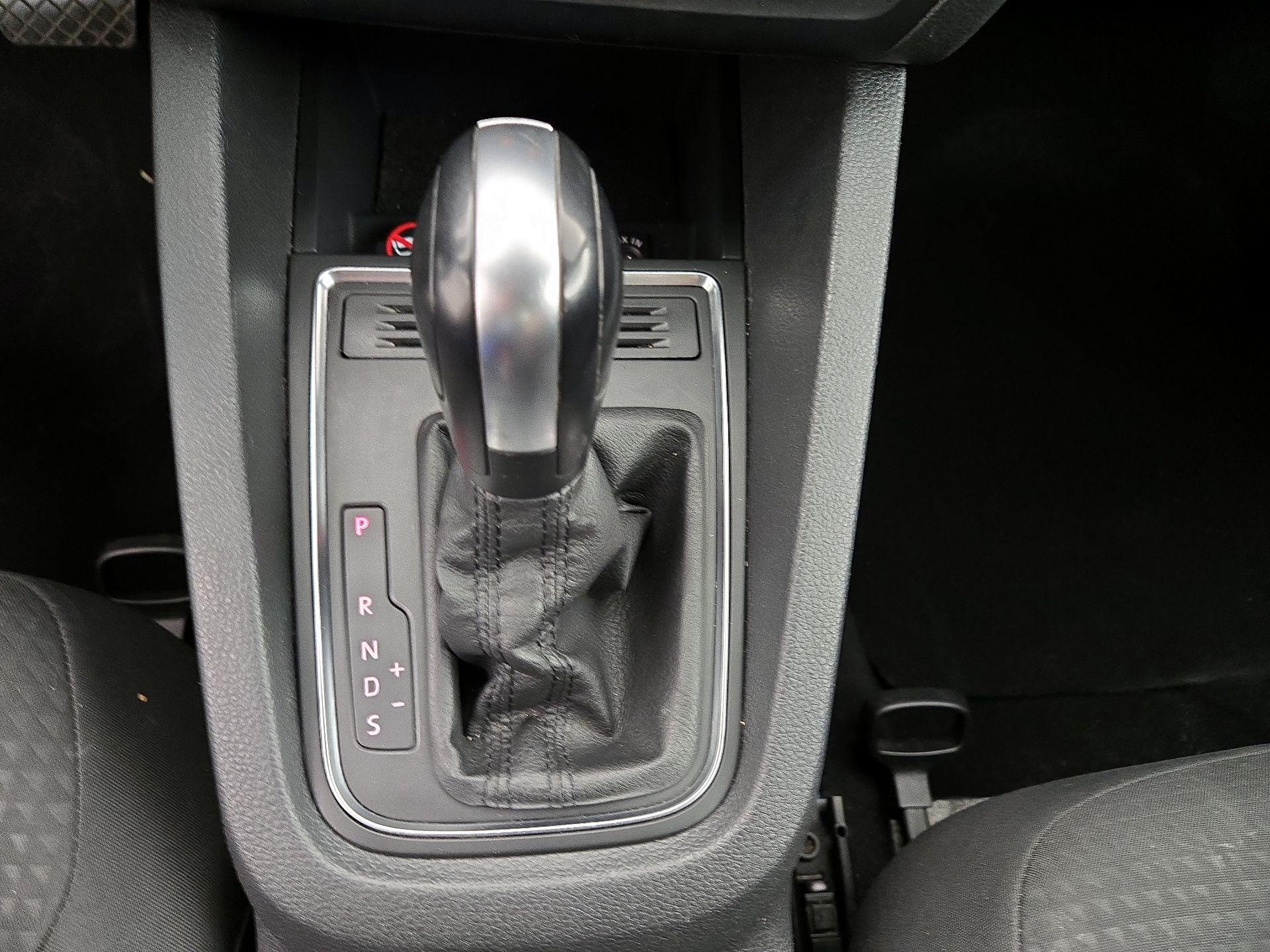 Thumbnail: 2015 Volkswagen Jetta - 14