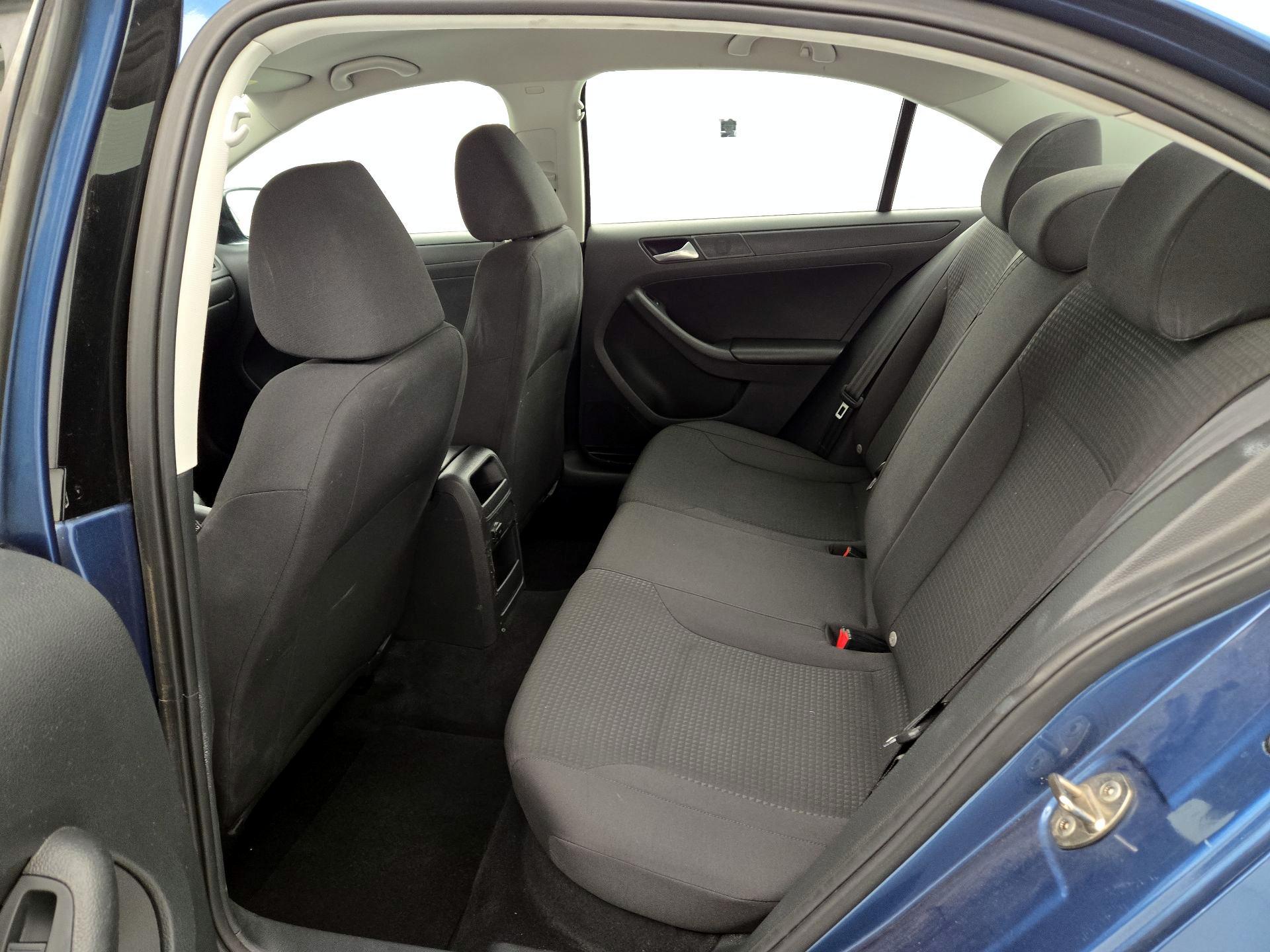 Thumbnail: 2015 Volkswagen Jetta - 16