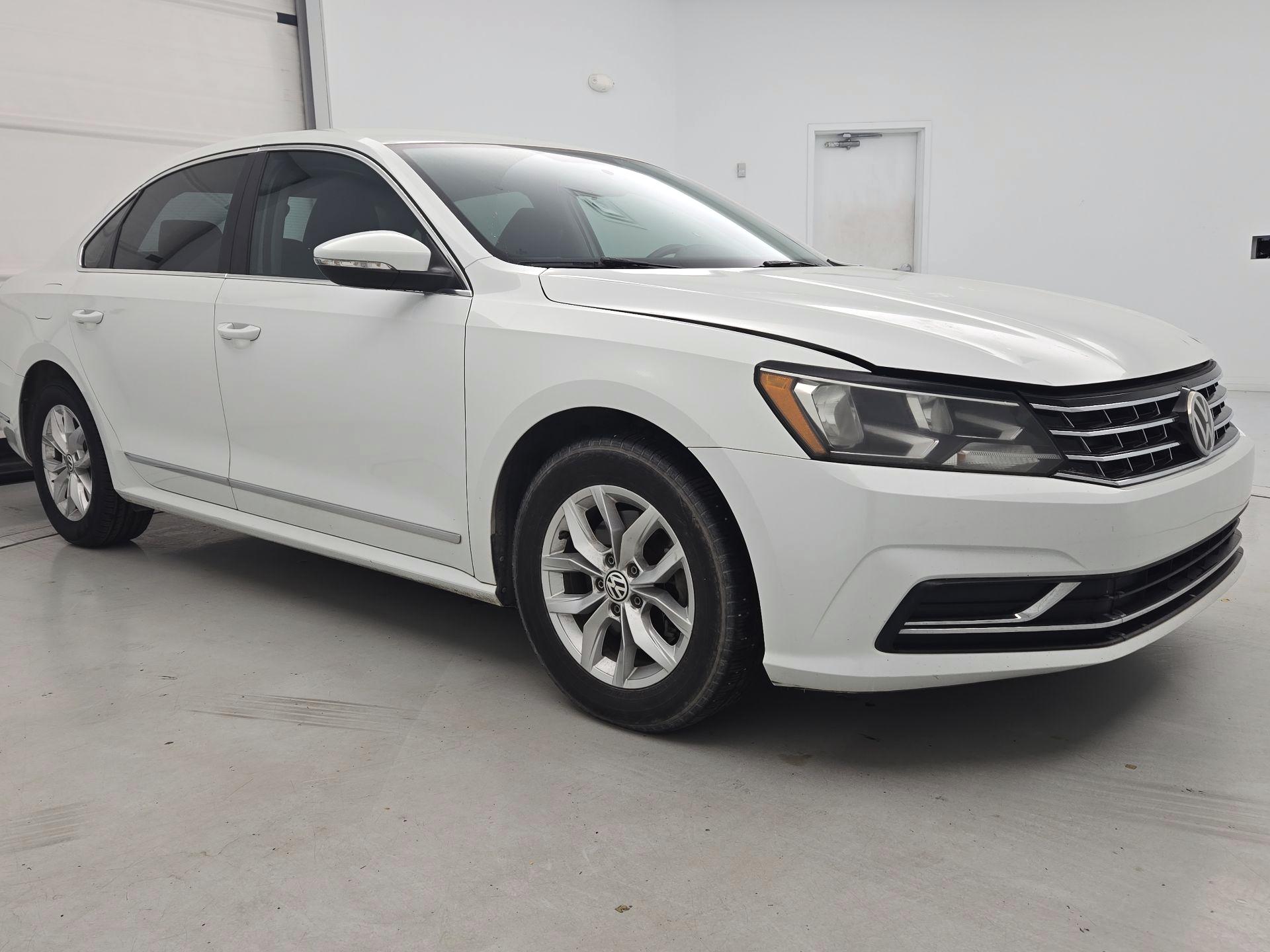 Thumbnail: 2017 Volkswagen Passat - 1