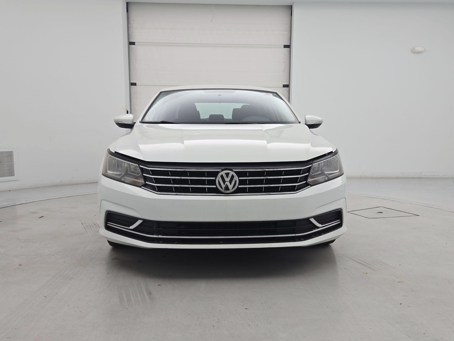 Thumbnail: 2017 Volkswagen Passat - 2