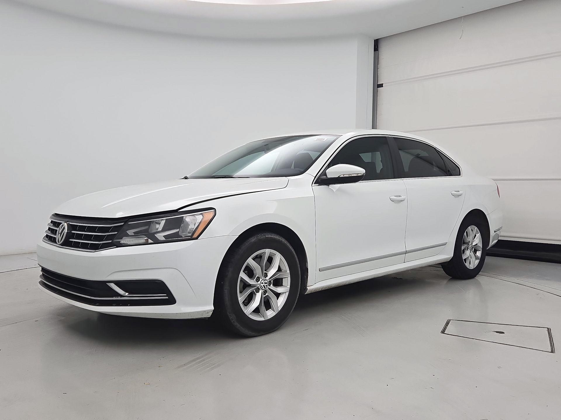 Thumbnail: 2017 Volkswagen Passat - 3