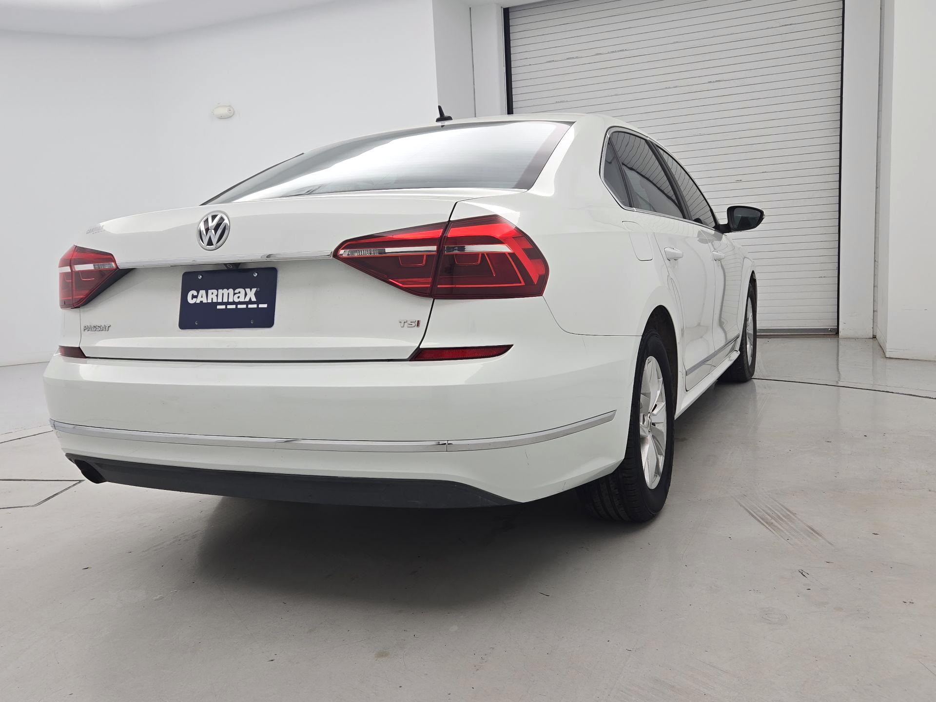 Thumbnail: 2017 Volkswagen Passat - 5