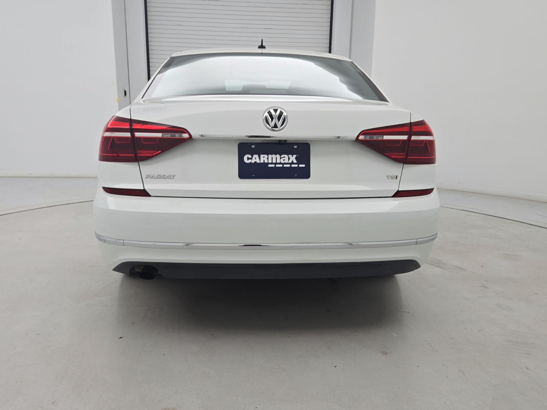 Thumbnail: 2017 Volkswagen Passat - 6