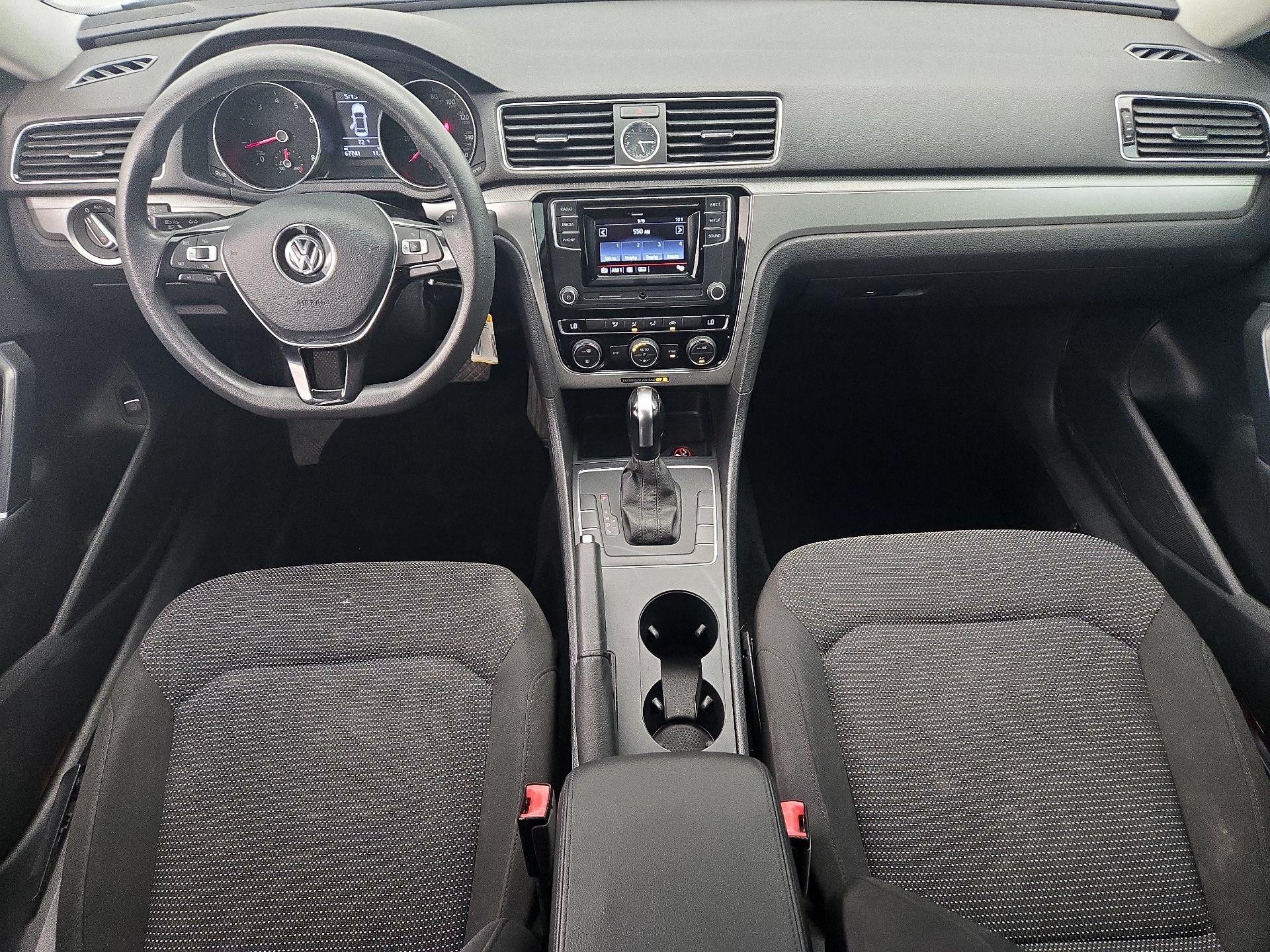 Thumbnail: 2017 Volkswagen Passat - 8