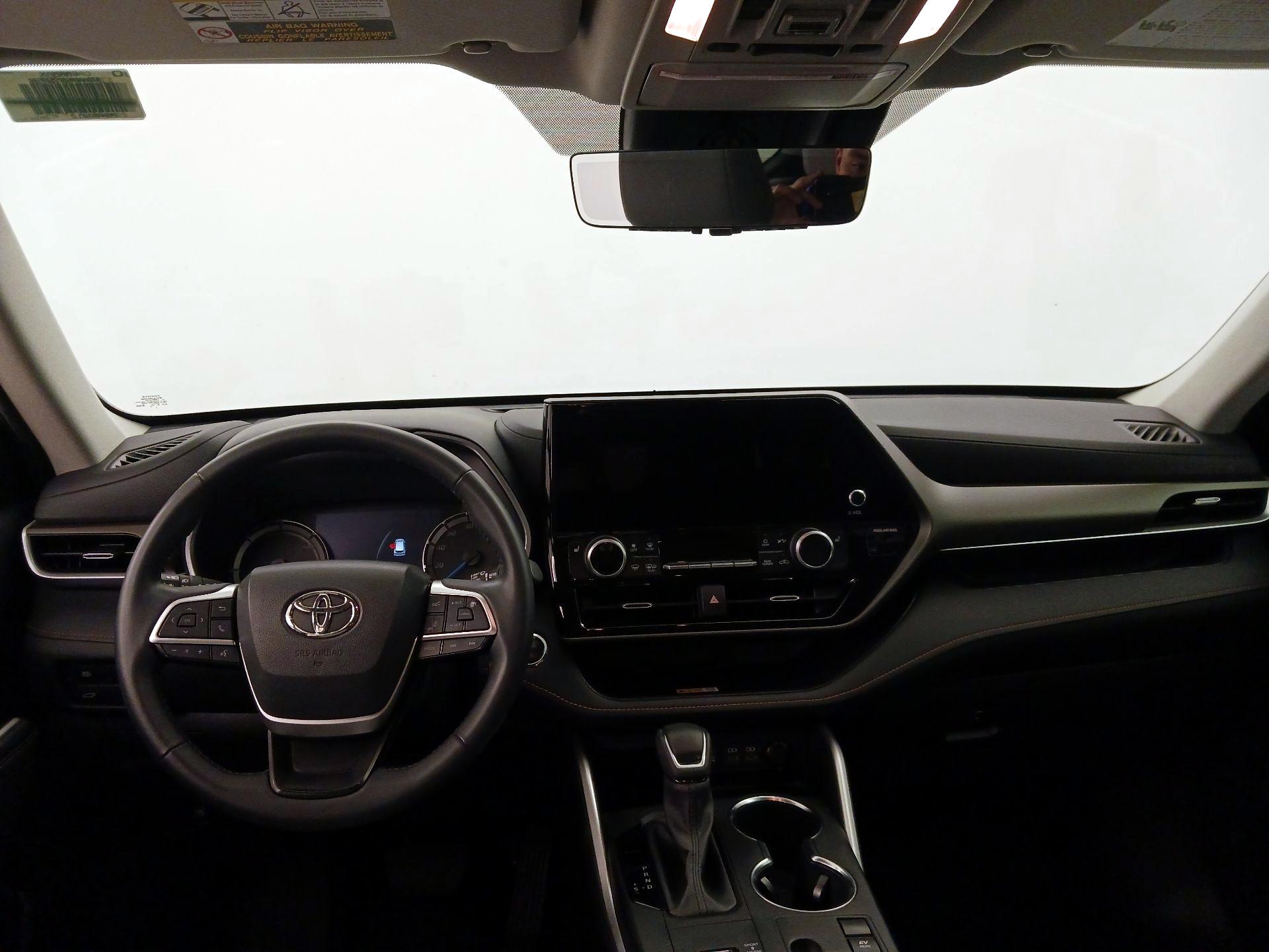 Thumbnail: 2023 Toyota Highlander - 9