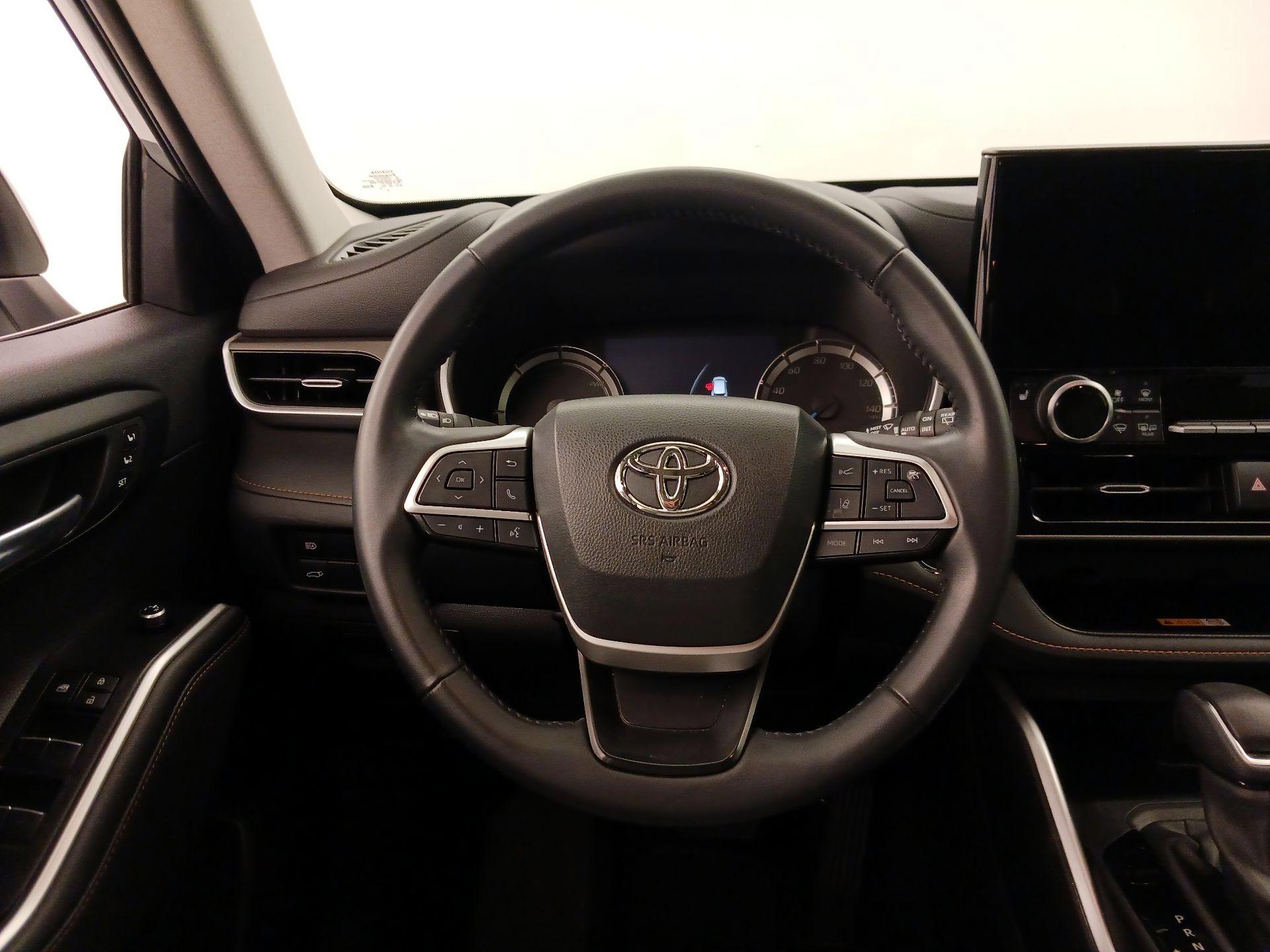 Thumbnail: 2023 Toyota Highlander - 10