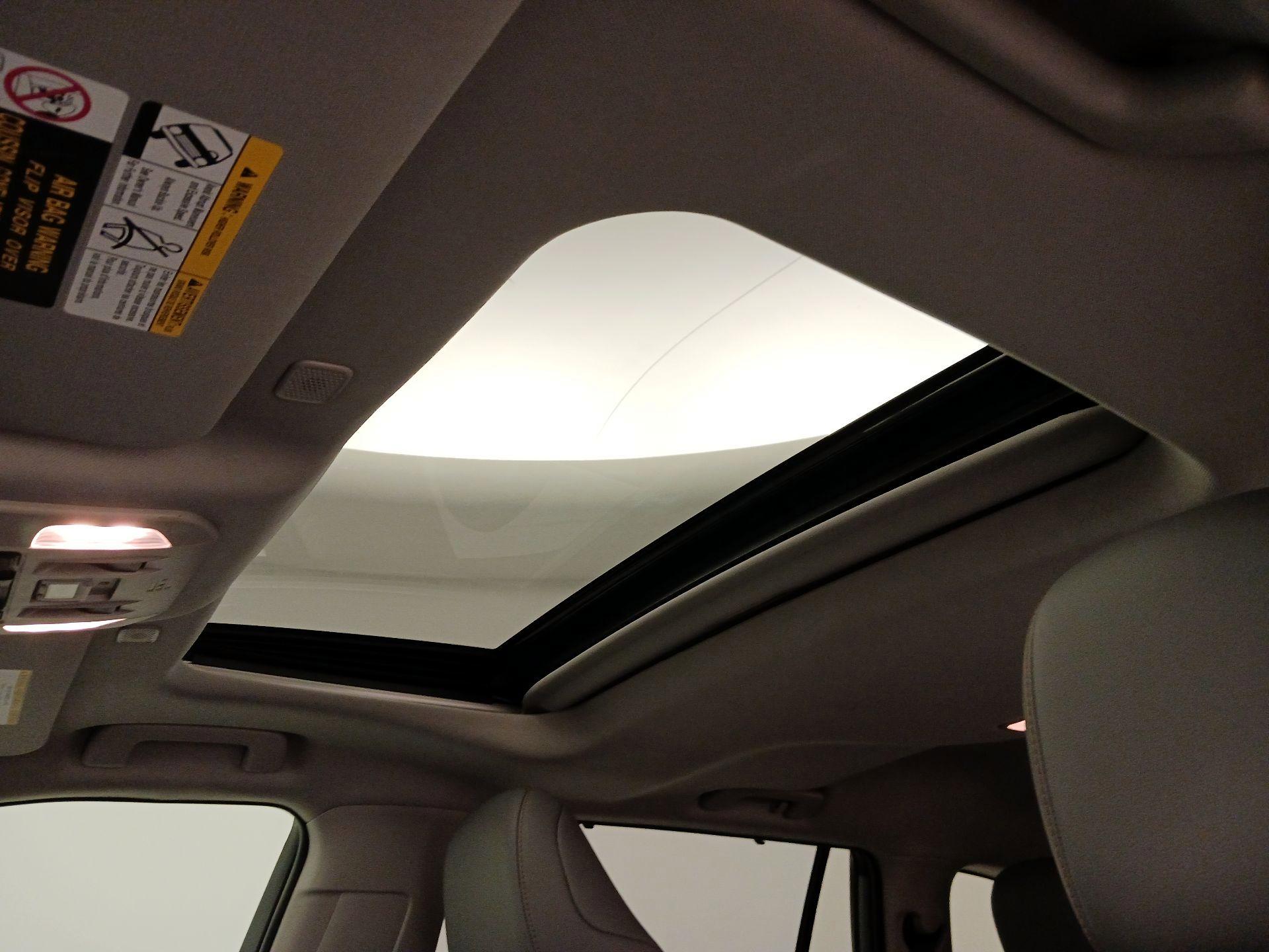 Thumbnail: 2023 Toyota Highlander - 20