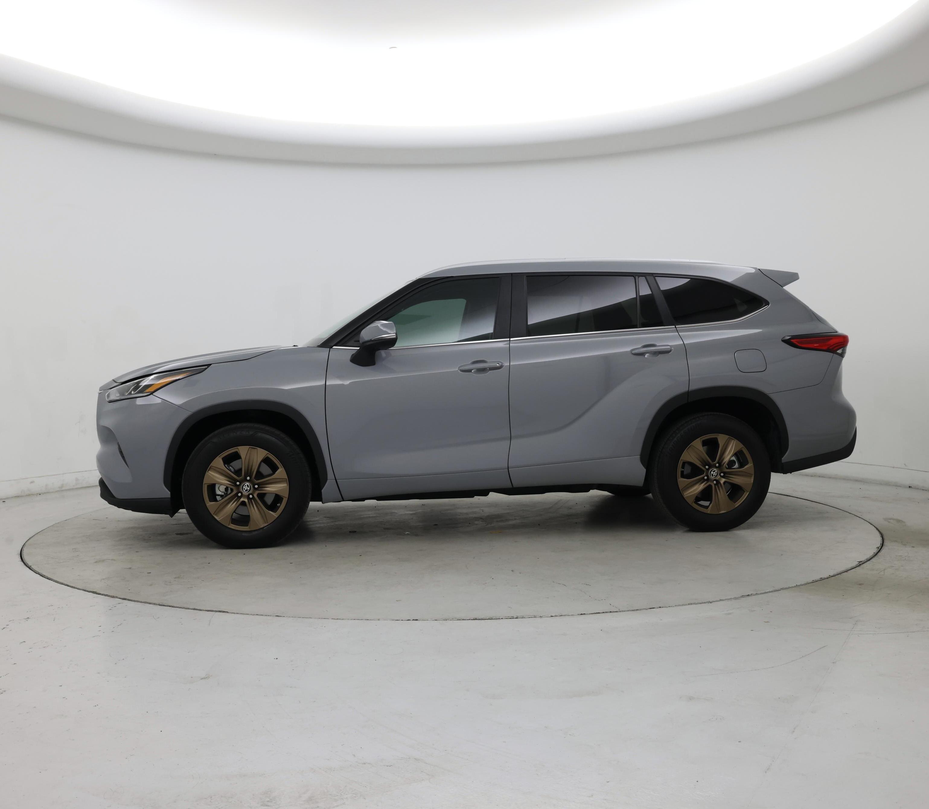Thumbnail: 2023 Toyota Highlander - 3